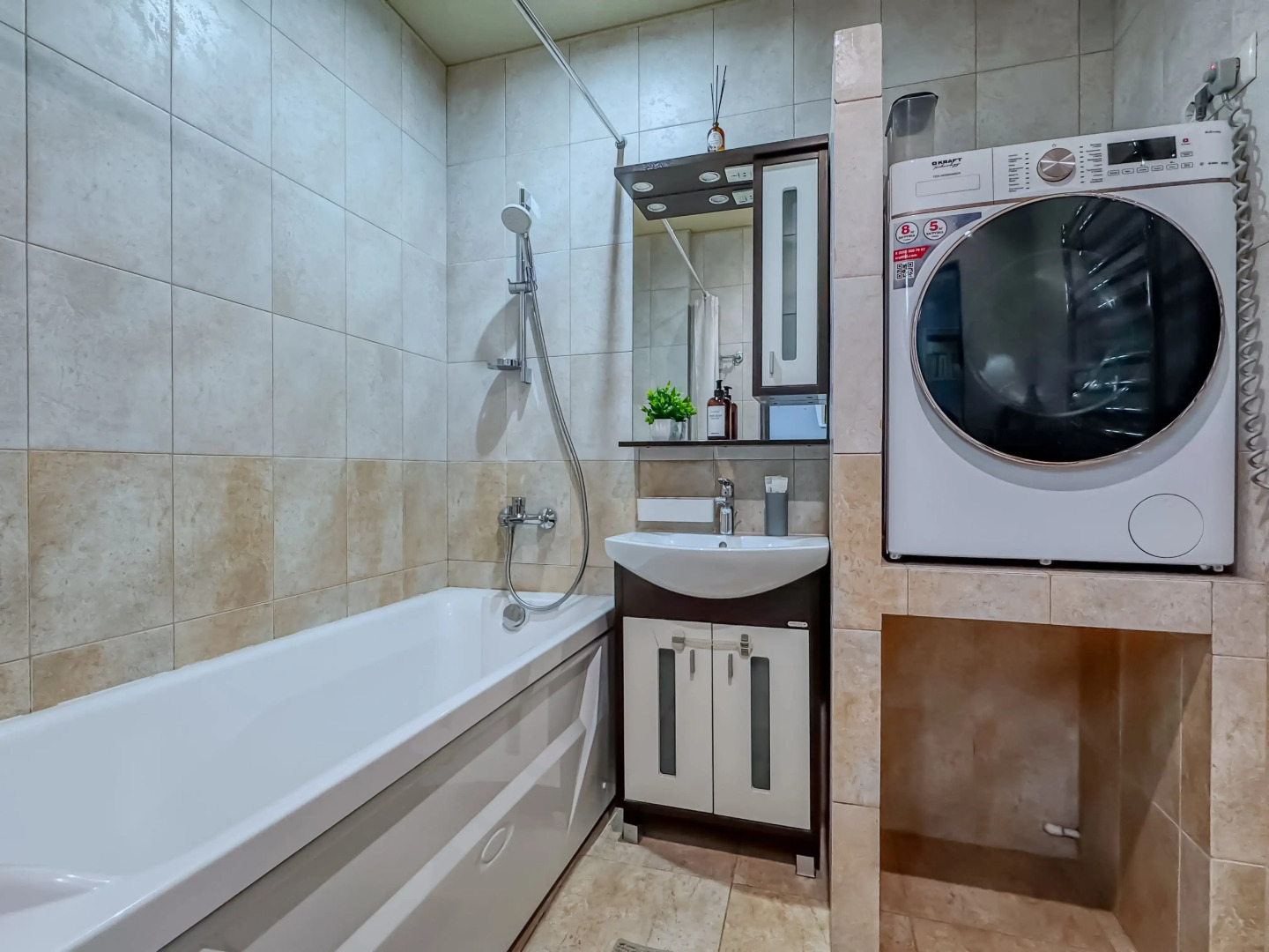 Квартира Green FOX в новом доме с отдельной кухней