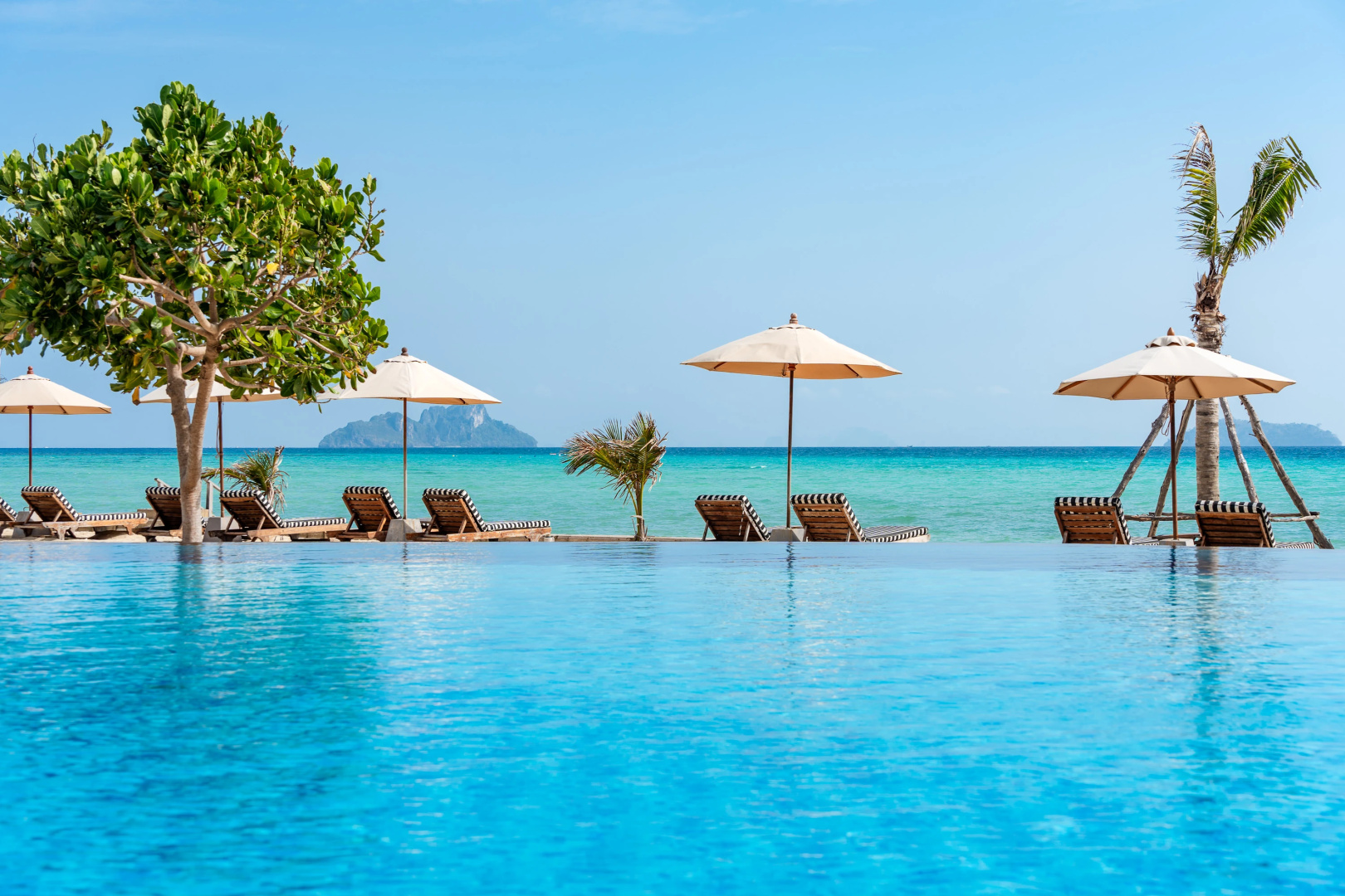 Отель Saii Phi Phi Island Village