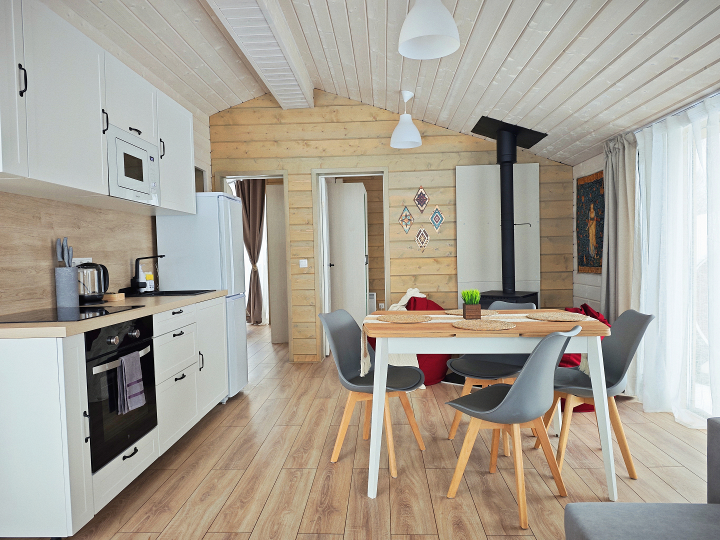 Частный дом с баней и камином