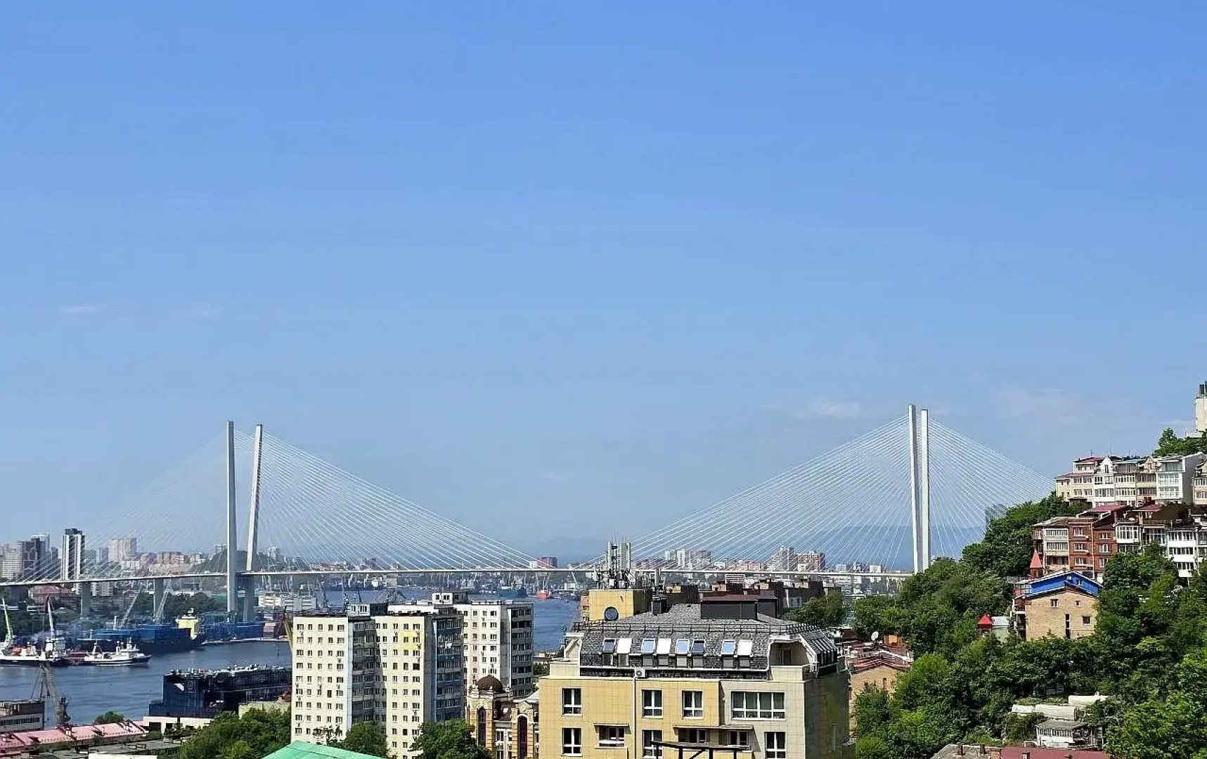 Квартира с видом на Золотой мост возле центра