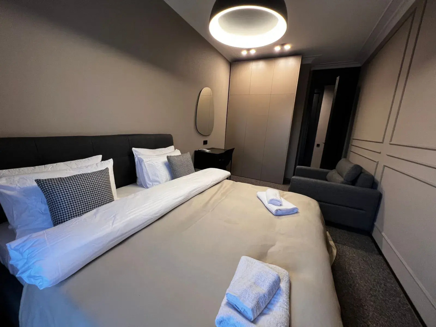 Apartments Leitmotif