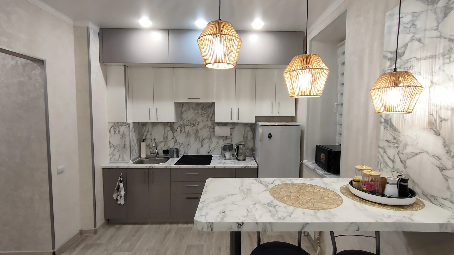 Квартира Новая Cовременная Cтудия с Видом на Рощу