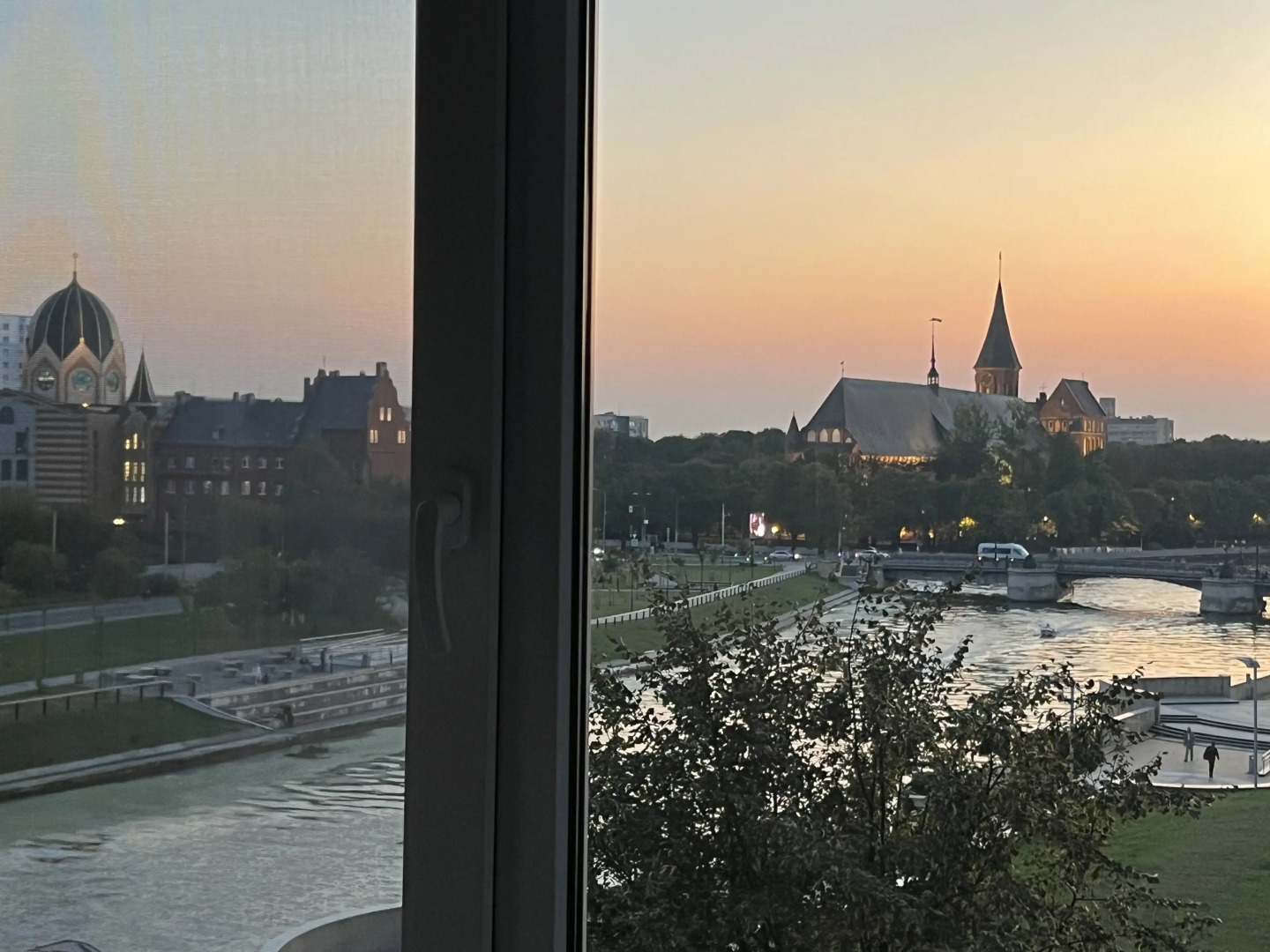 Квартира 2-комнатная Zoya-Apart у острова Канта с видом на реку и Кафедральный собор