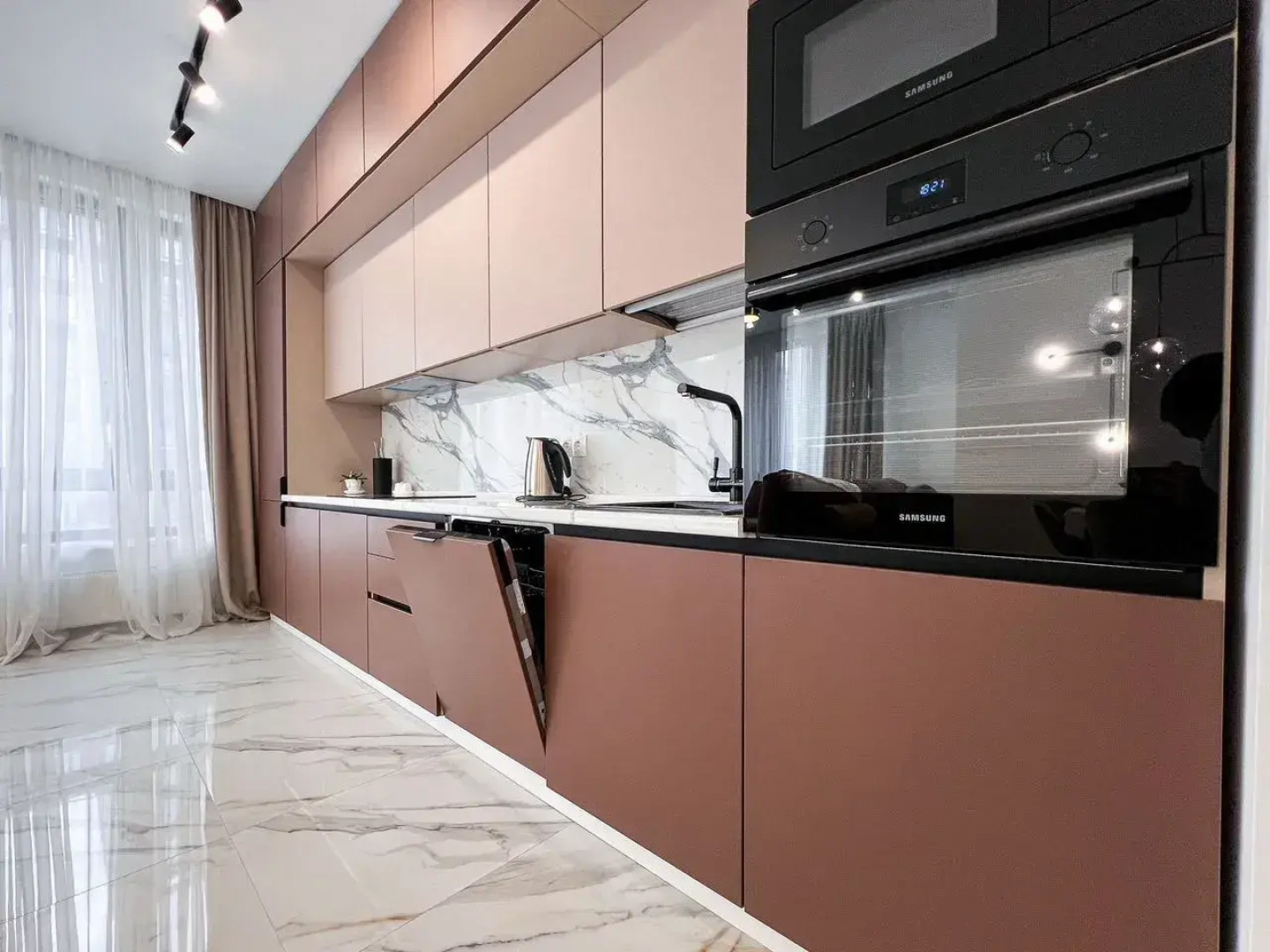 Квартира Дизайнерская Евро 2ка Sunvilles в Савин Хаус