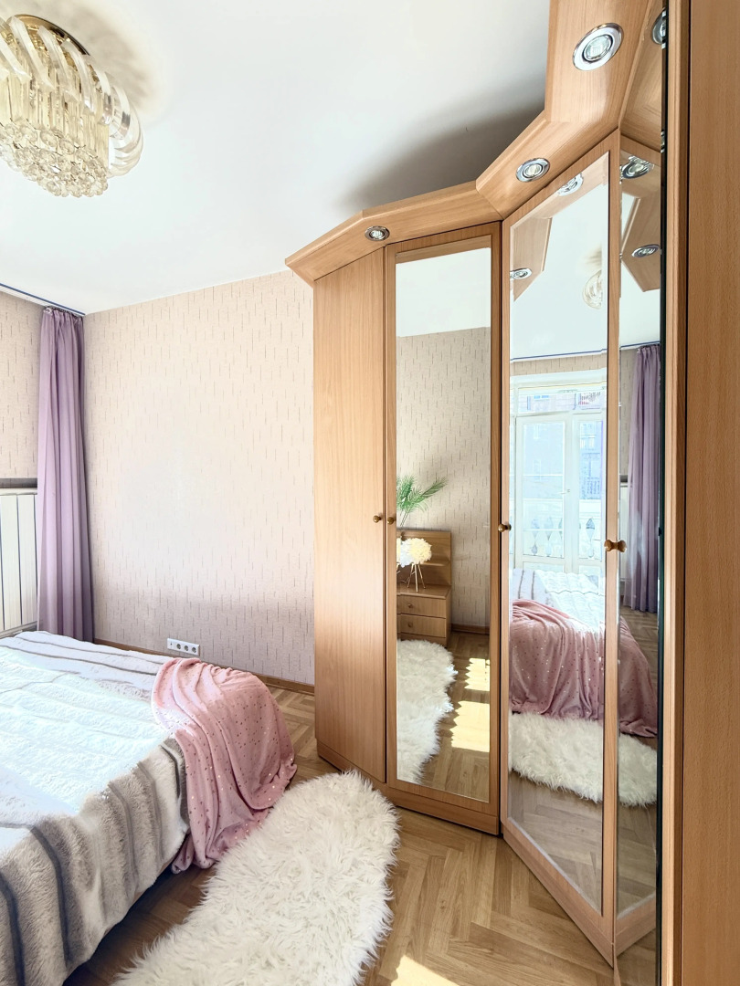 Квартира Уютная Двухкомнатная с Балконом в Центре Города