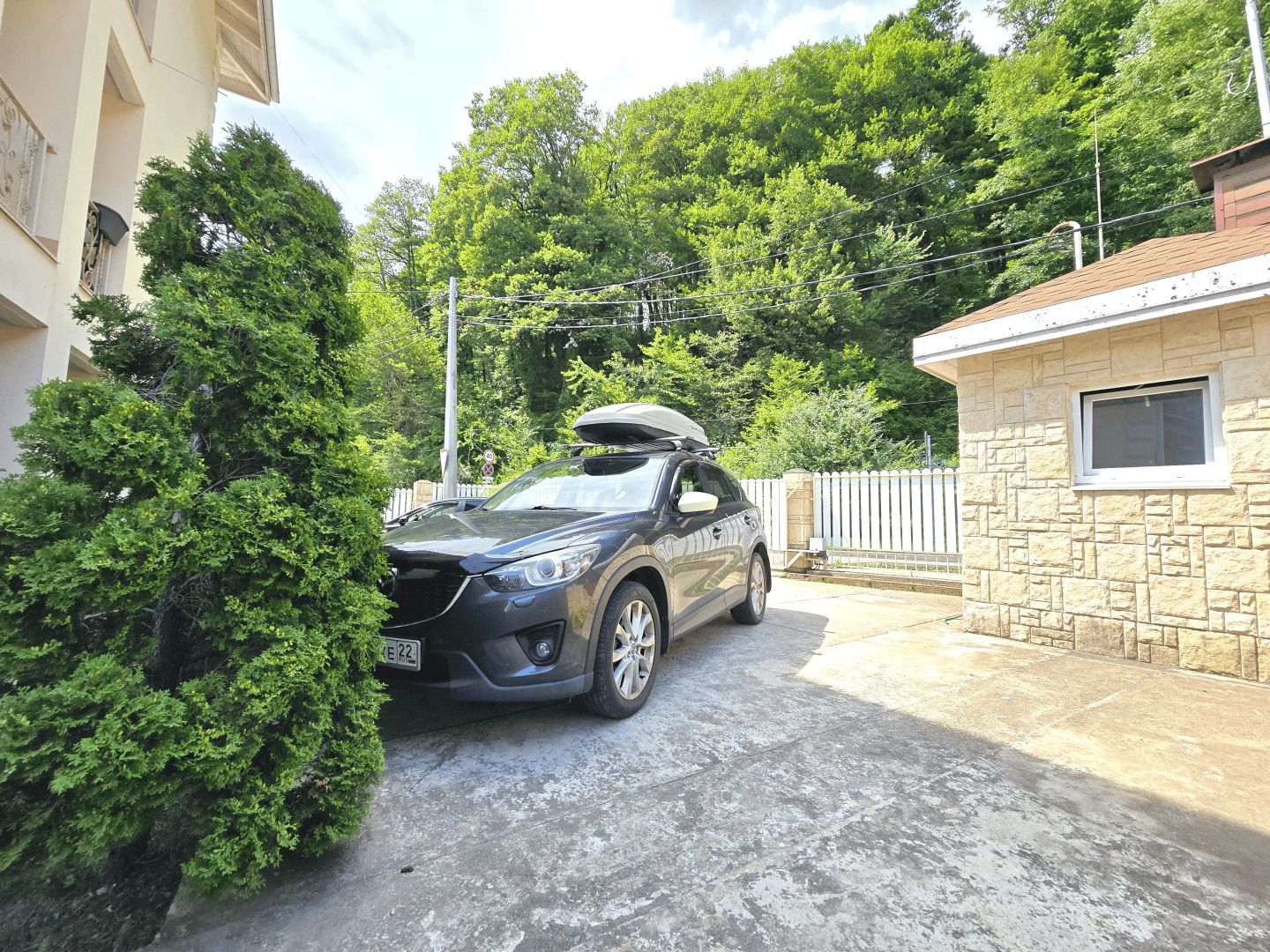 Квартира теплая с отдельной спальней полноценной кухней и видом на горы