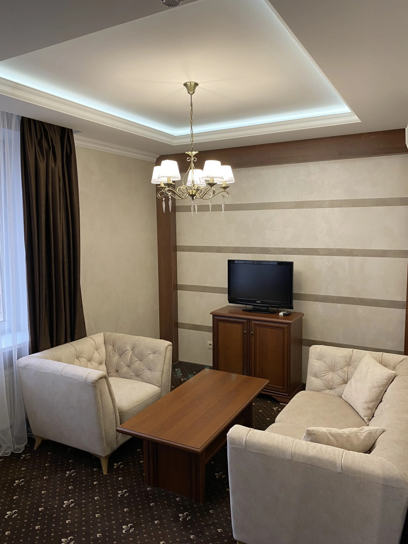 Отель Корона