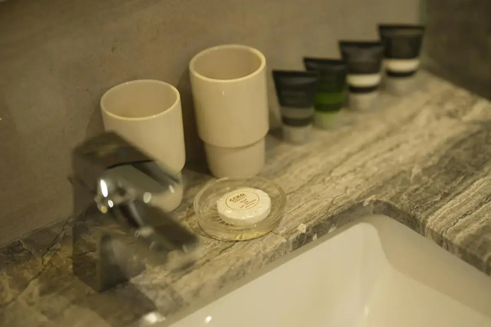 Отель Lakeshore Heights