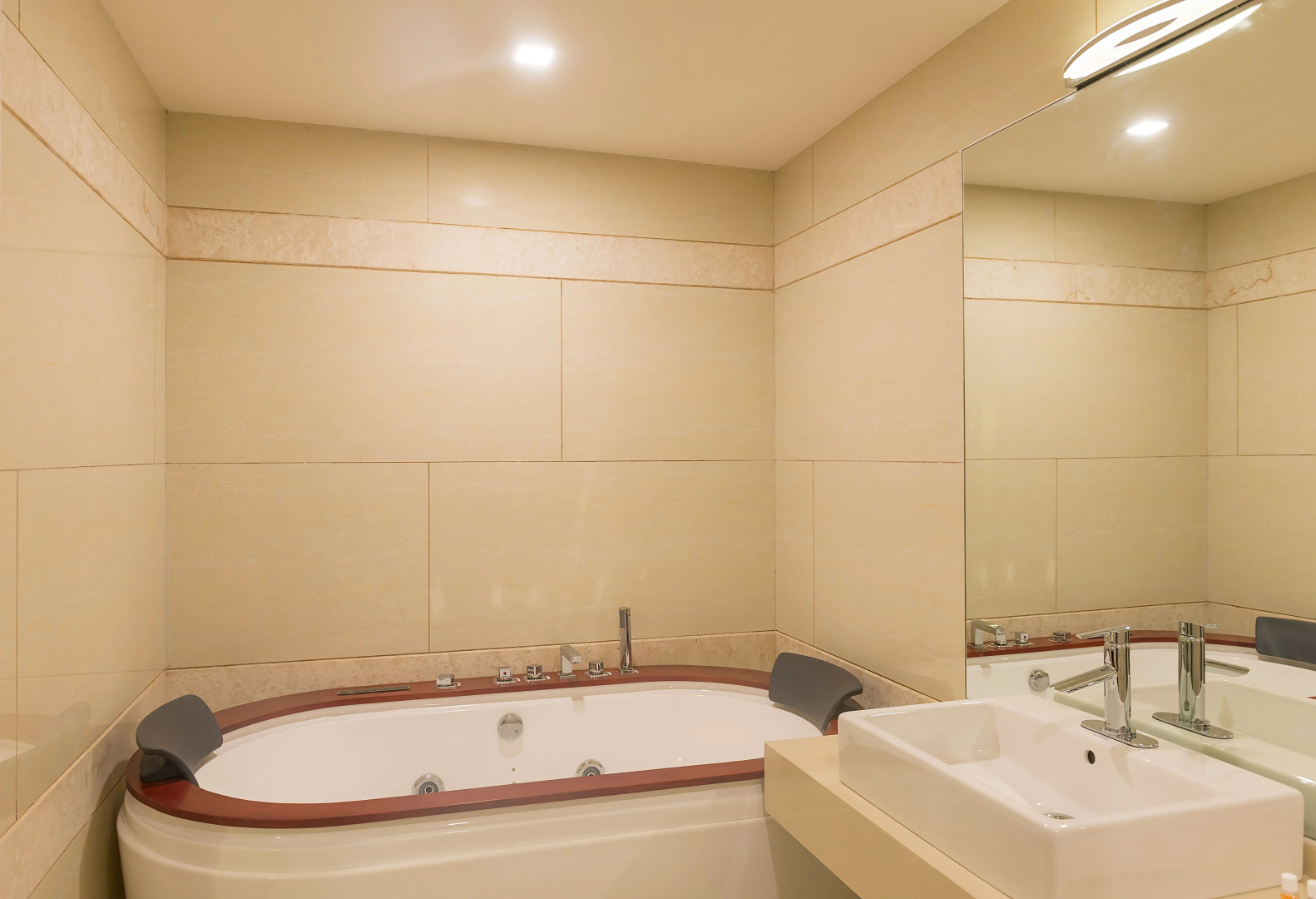 Отель Chenthur Park