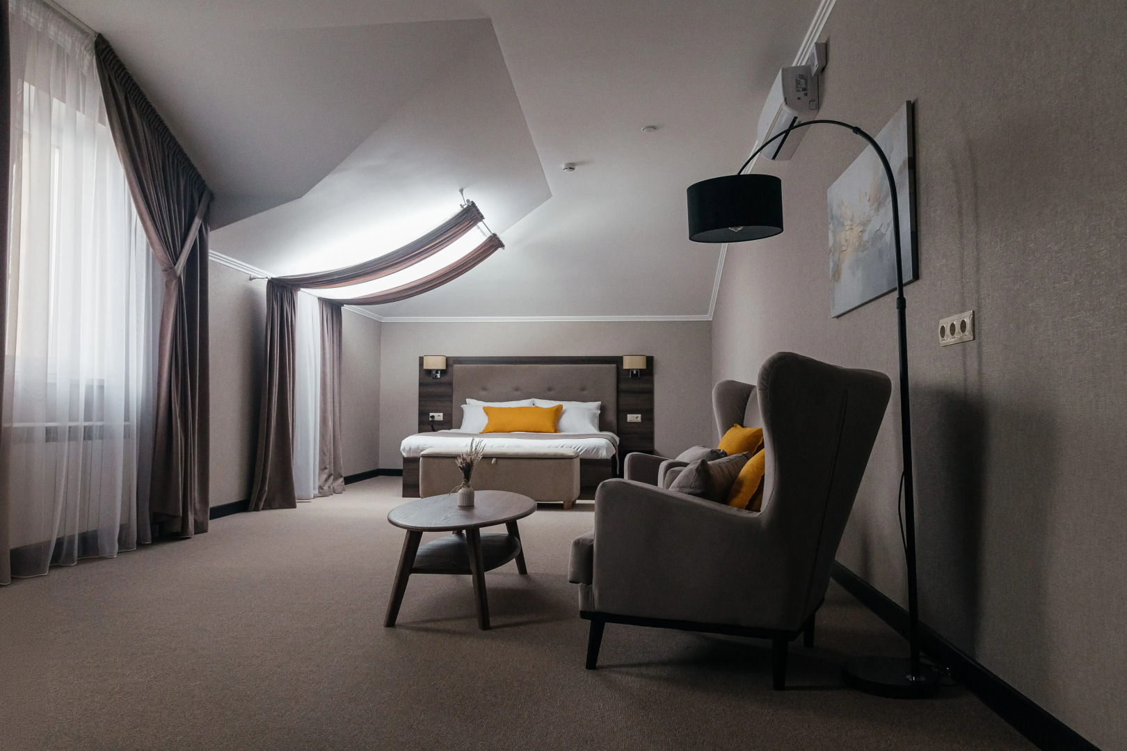 Отель Alex Royal