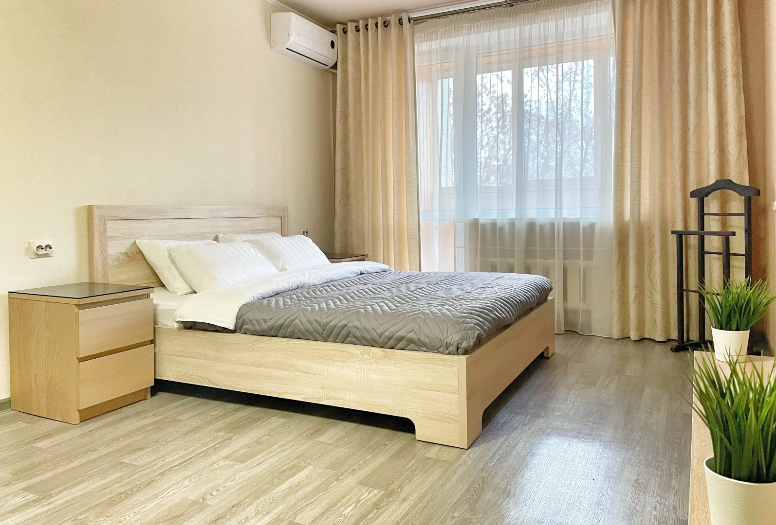 Апартаменты КвартАп на Романтиков 9