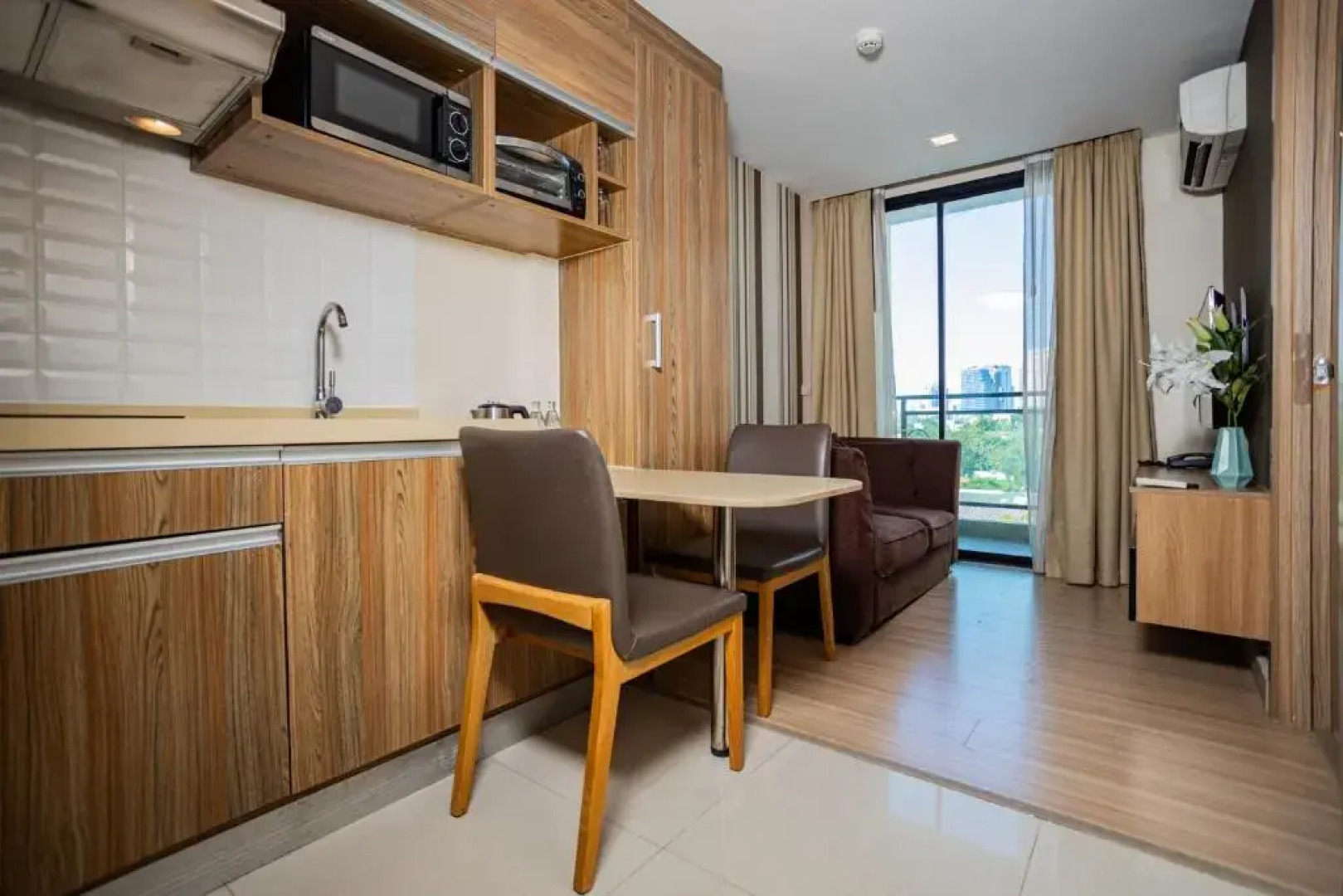 Отель Ramada by Wyndham Bangkok Ten Ekamai Residences