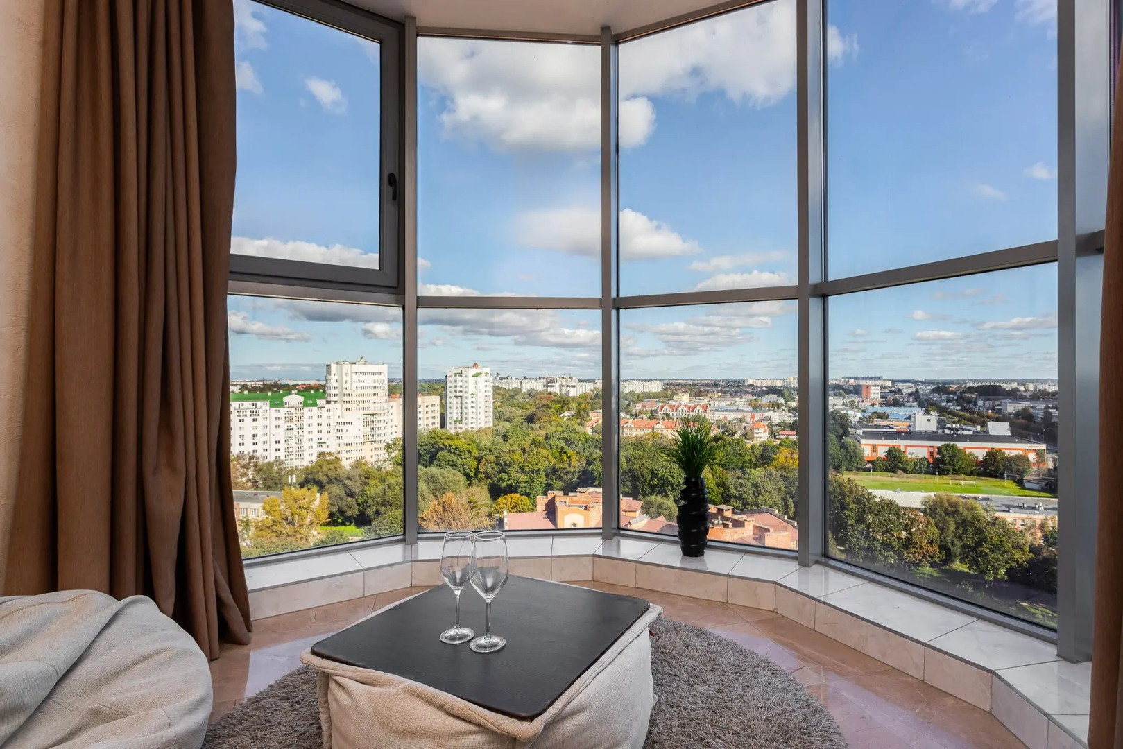 Апартаменты Crown39 - 1к №104: 57 м2, 15 этаж из 21