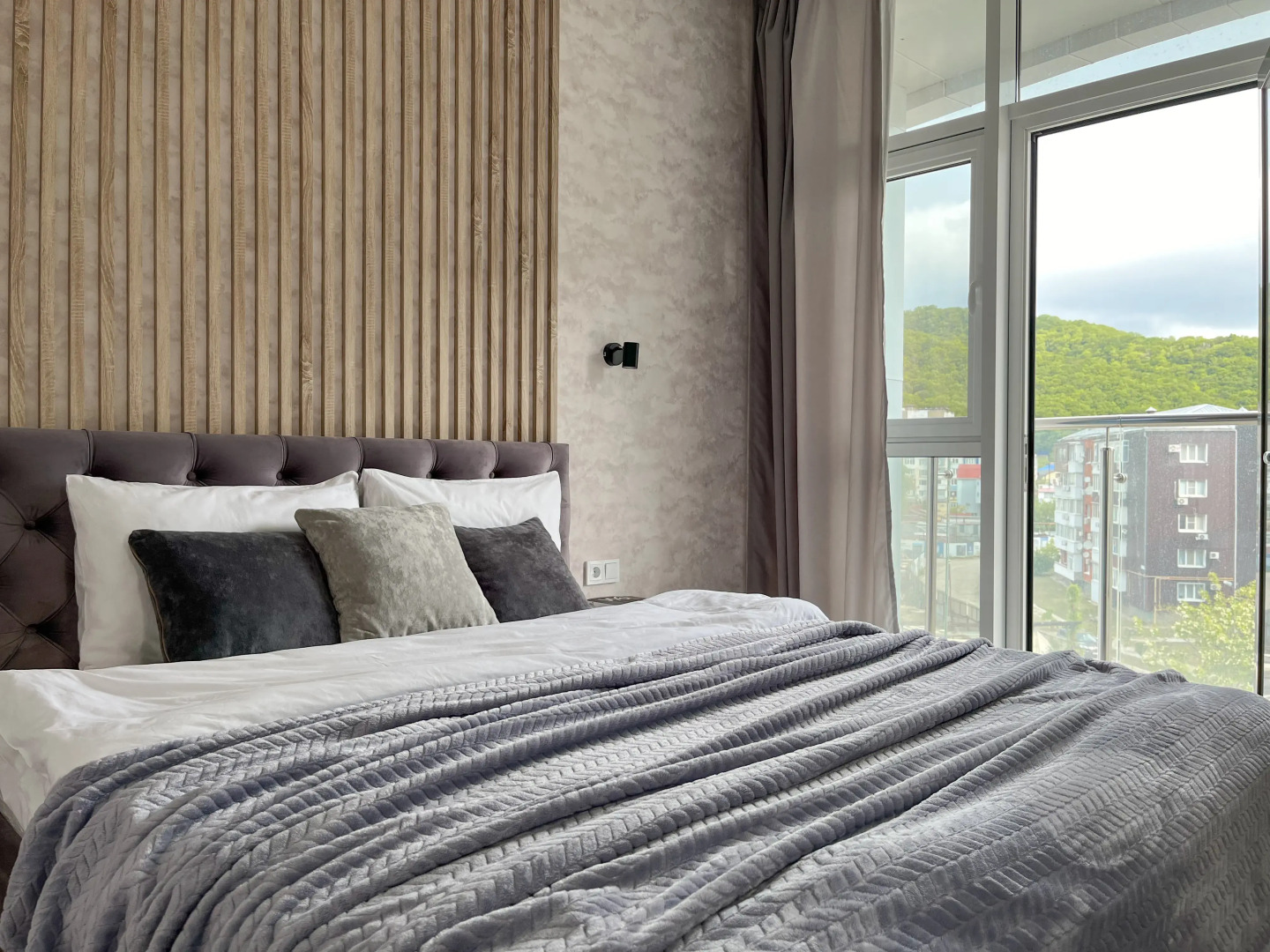 Квартира дизайнерская четырехместная с балконом