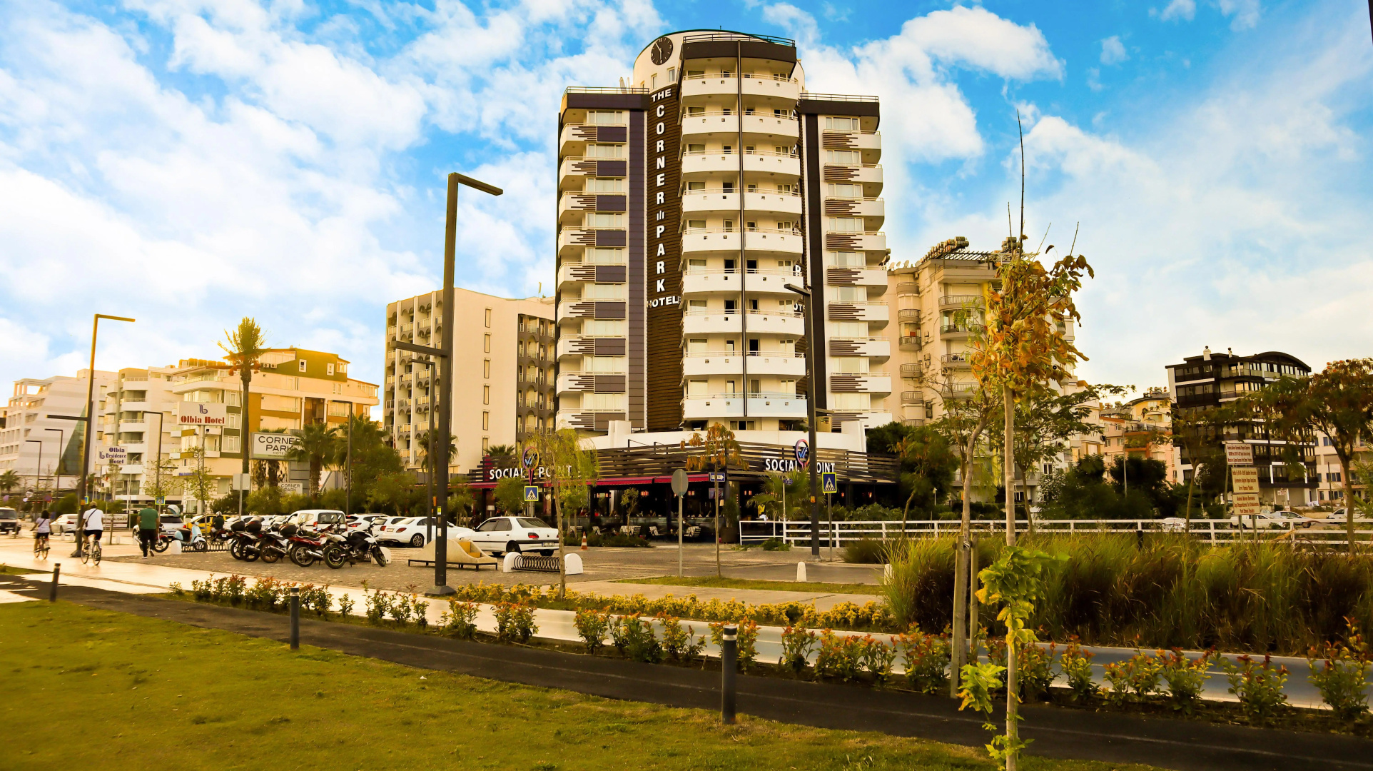 Отель The Corner Park