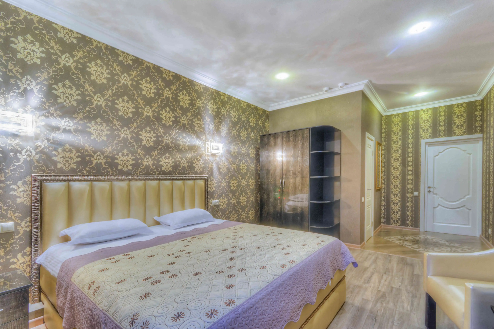 Отель Каприз