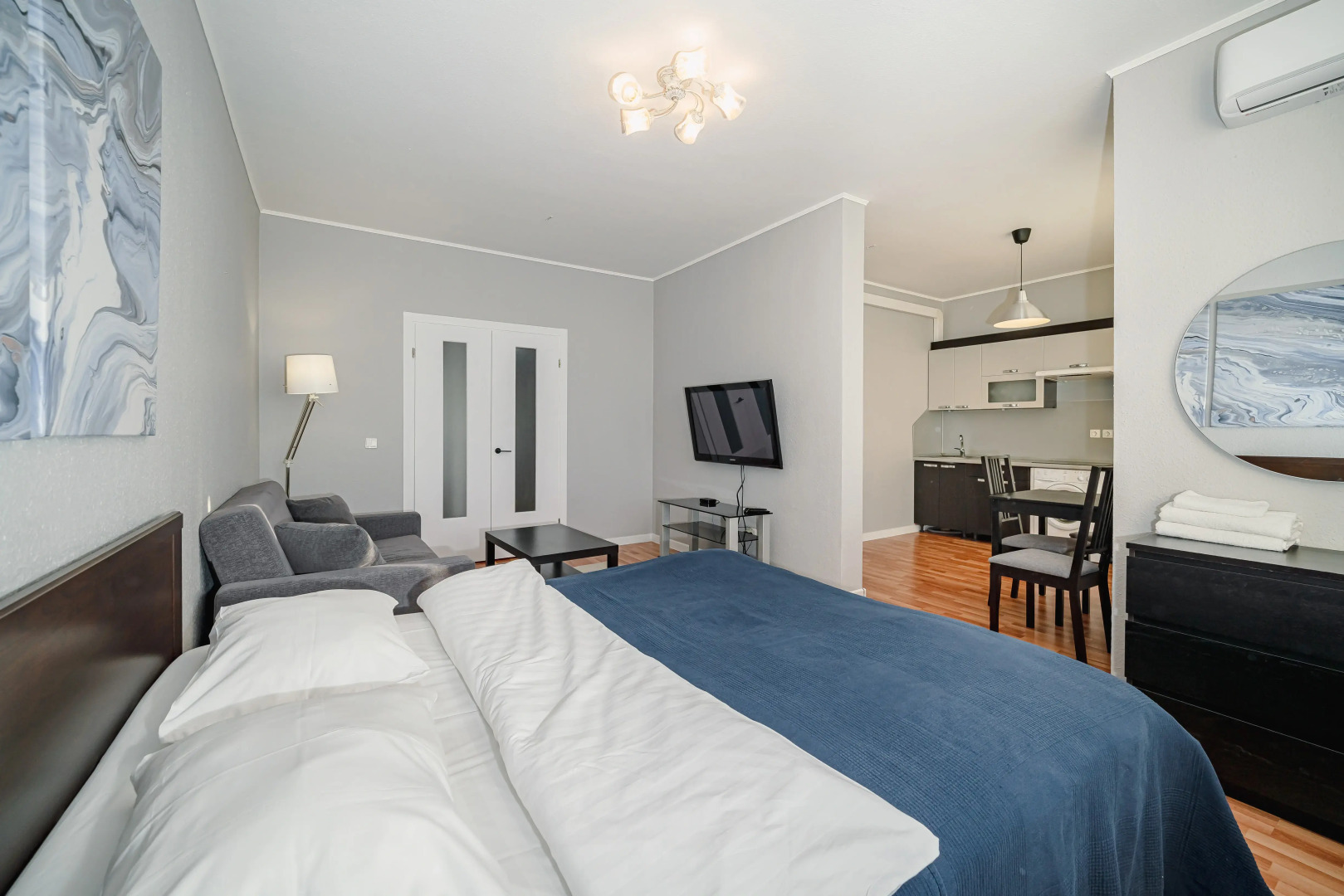 Апартаменты студия Rooms-ekb с видом на город (25 этаж)