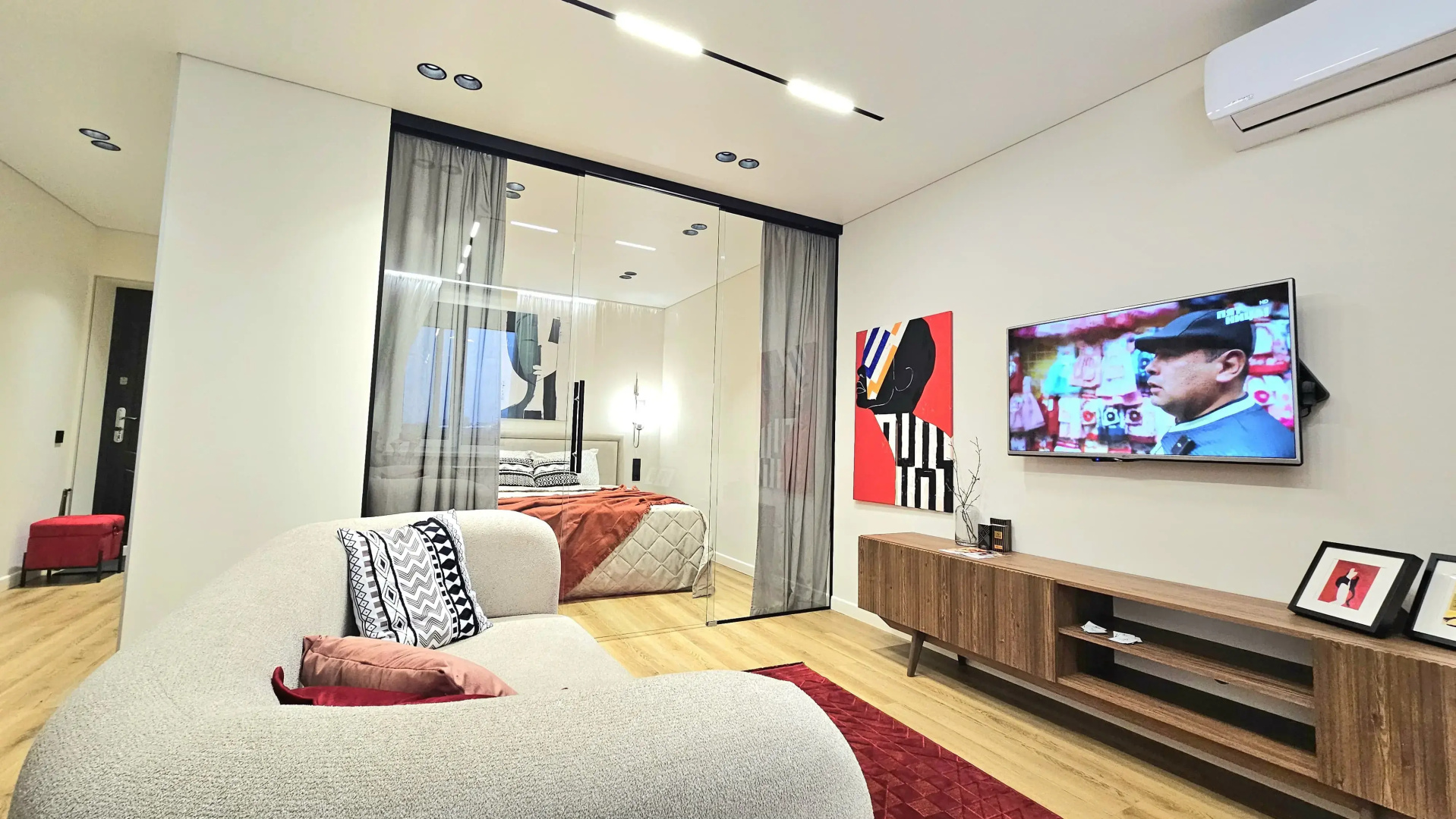 Квартира с Дизайнерским Ремонтом в Центральной Части Города от Urban Apartments