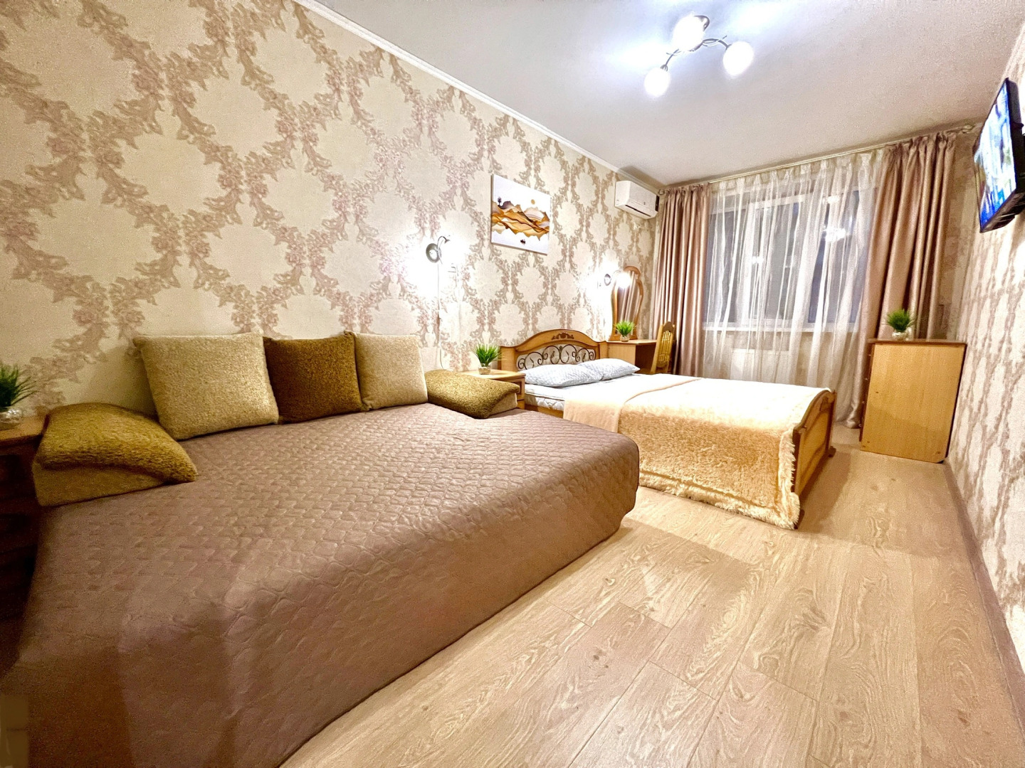 Апартаменты двухкомнатные в Центре Города на 5 этаже (рядом с набережной р. Волга) у ул. Арцыбушевская, 204