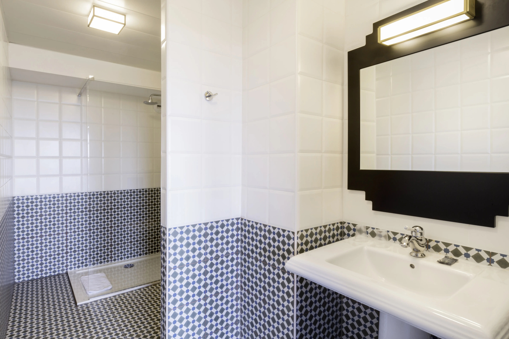 Отель Best Western Journel Antibes