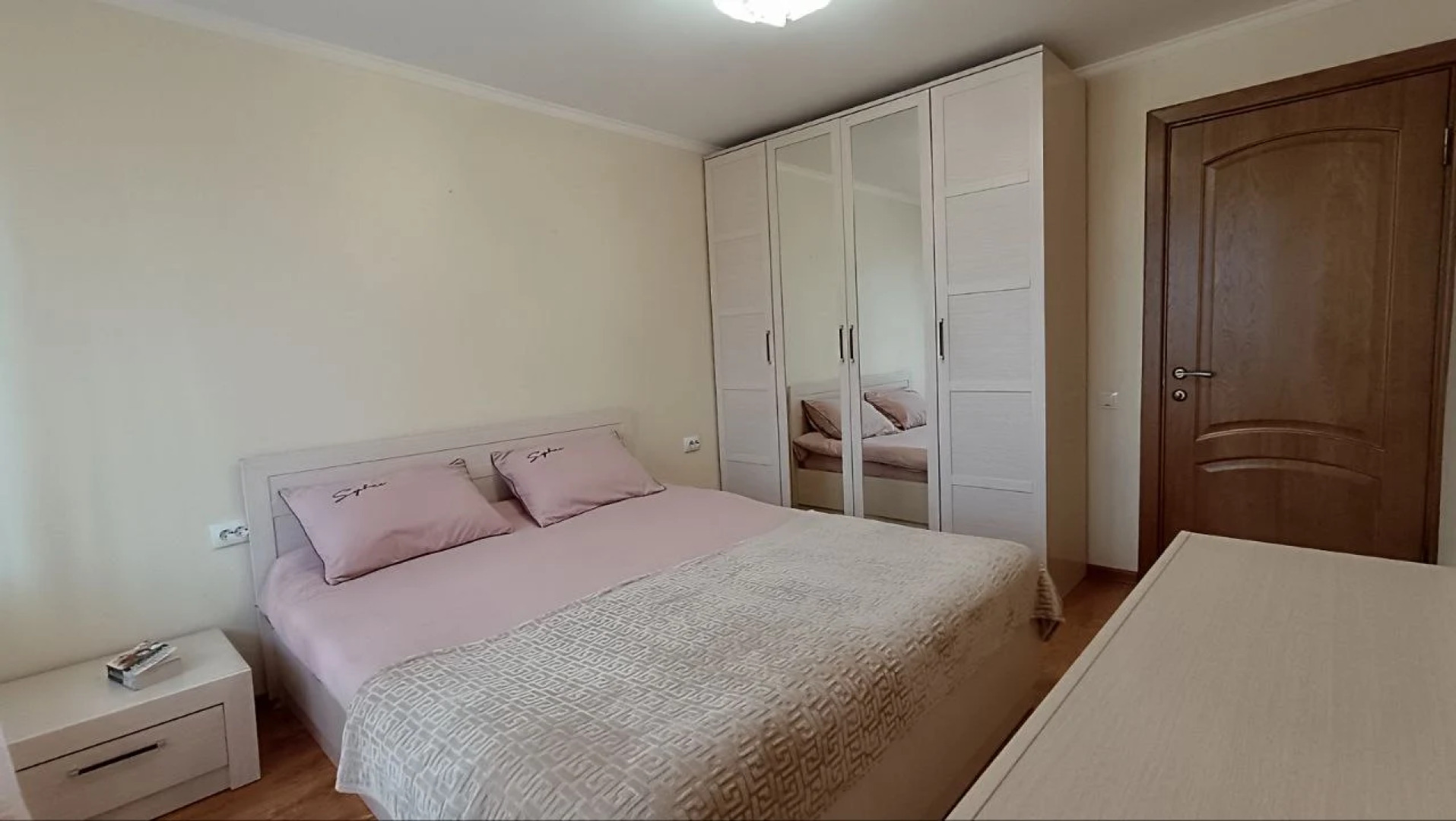 Квартира Изолированные Спальня и Гостиная с Балконом и Видом на Гору Машук на Мира 3535