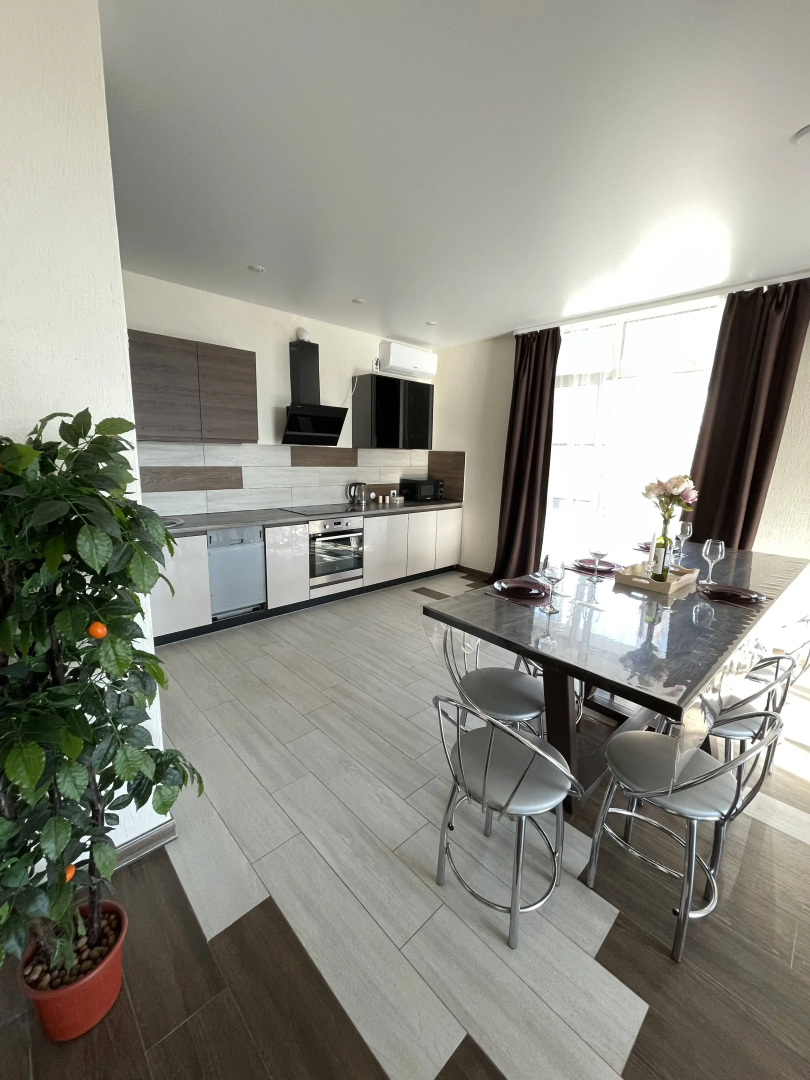 Вилла с бассейном и 5 мастер спальнями