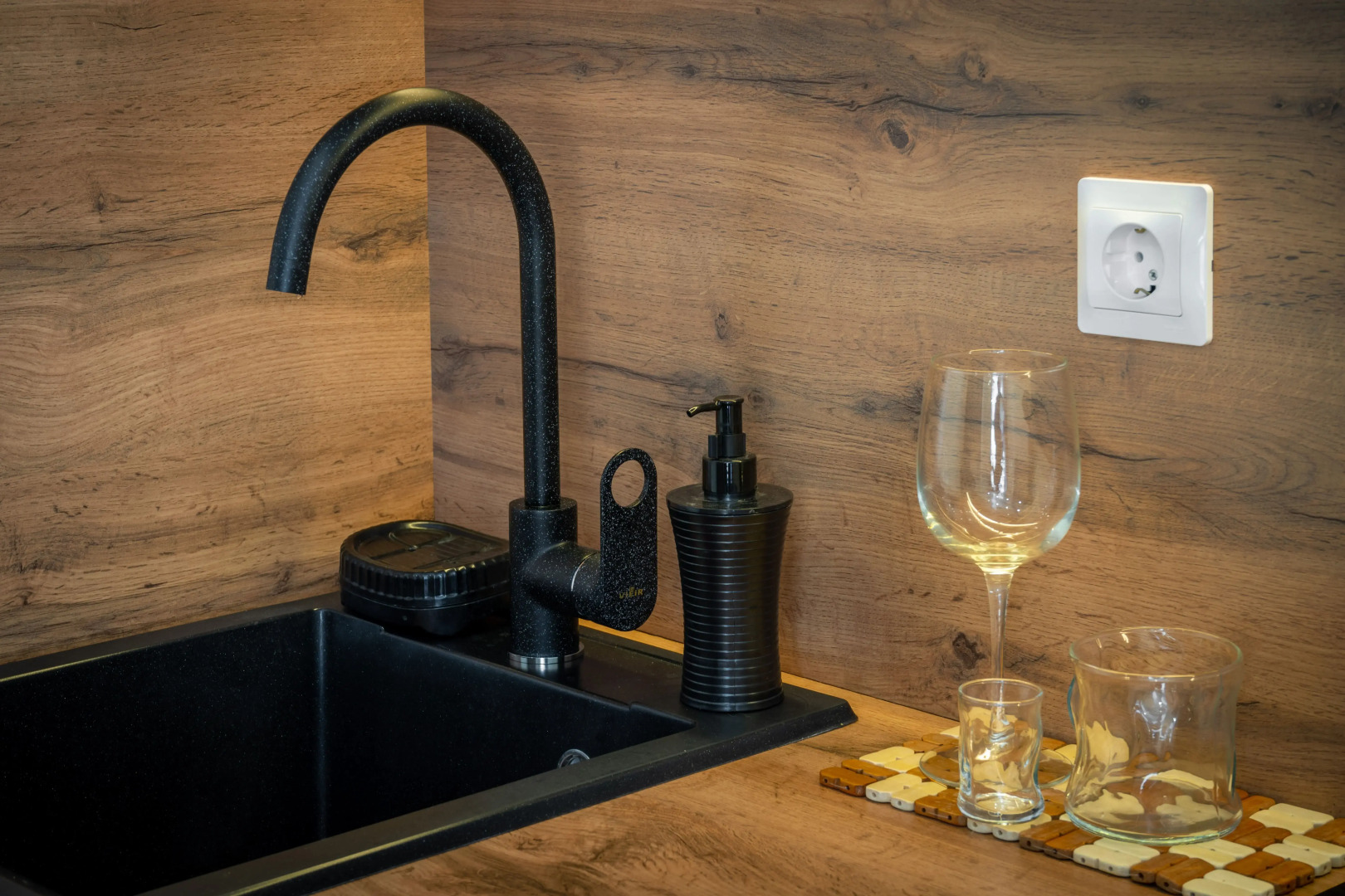 Квартира Дизайнерская студия на закрытой территории рядом с бассейном