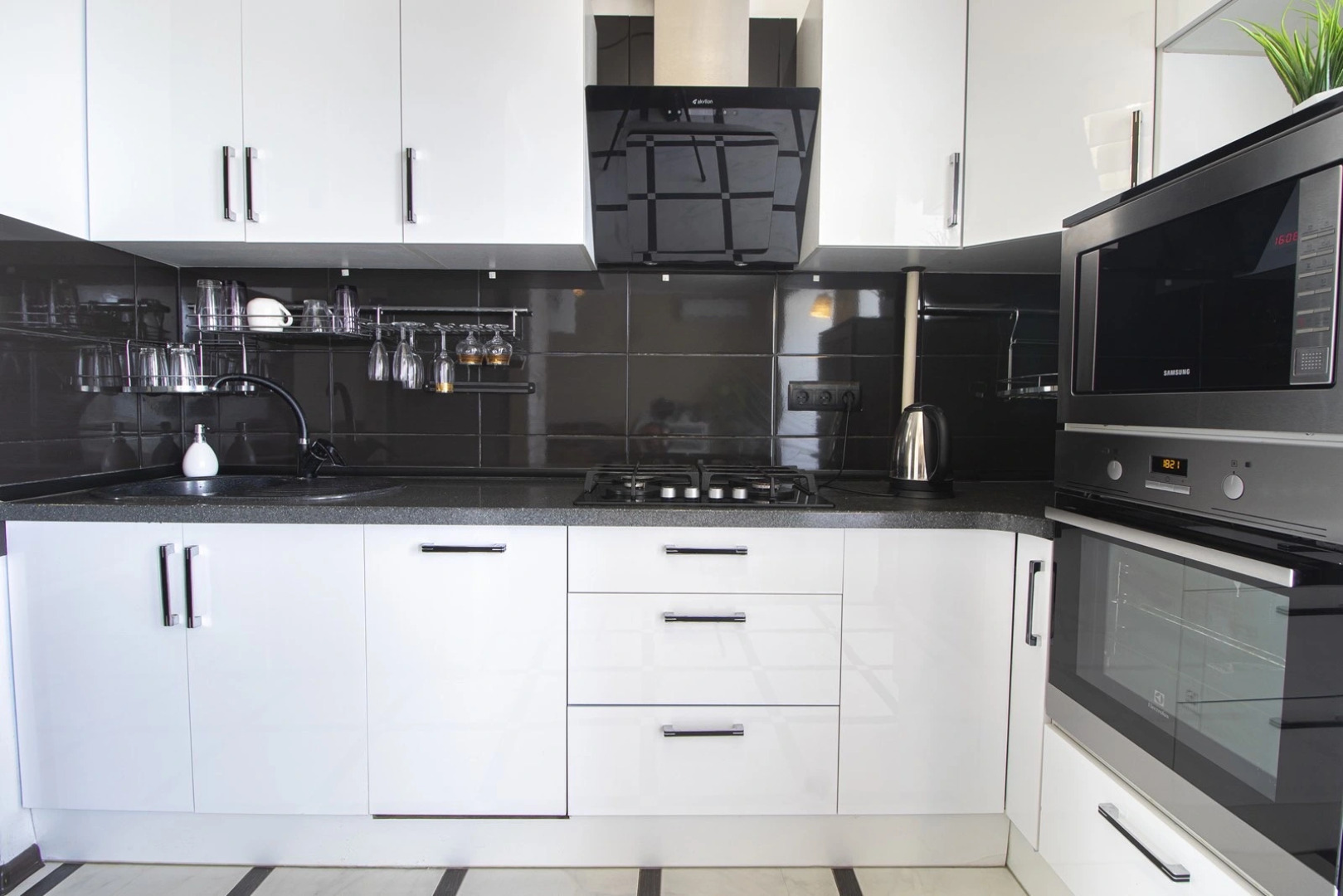 Апартаменты Двухкомнатная квартира на набережной