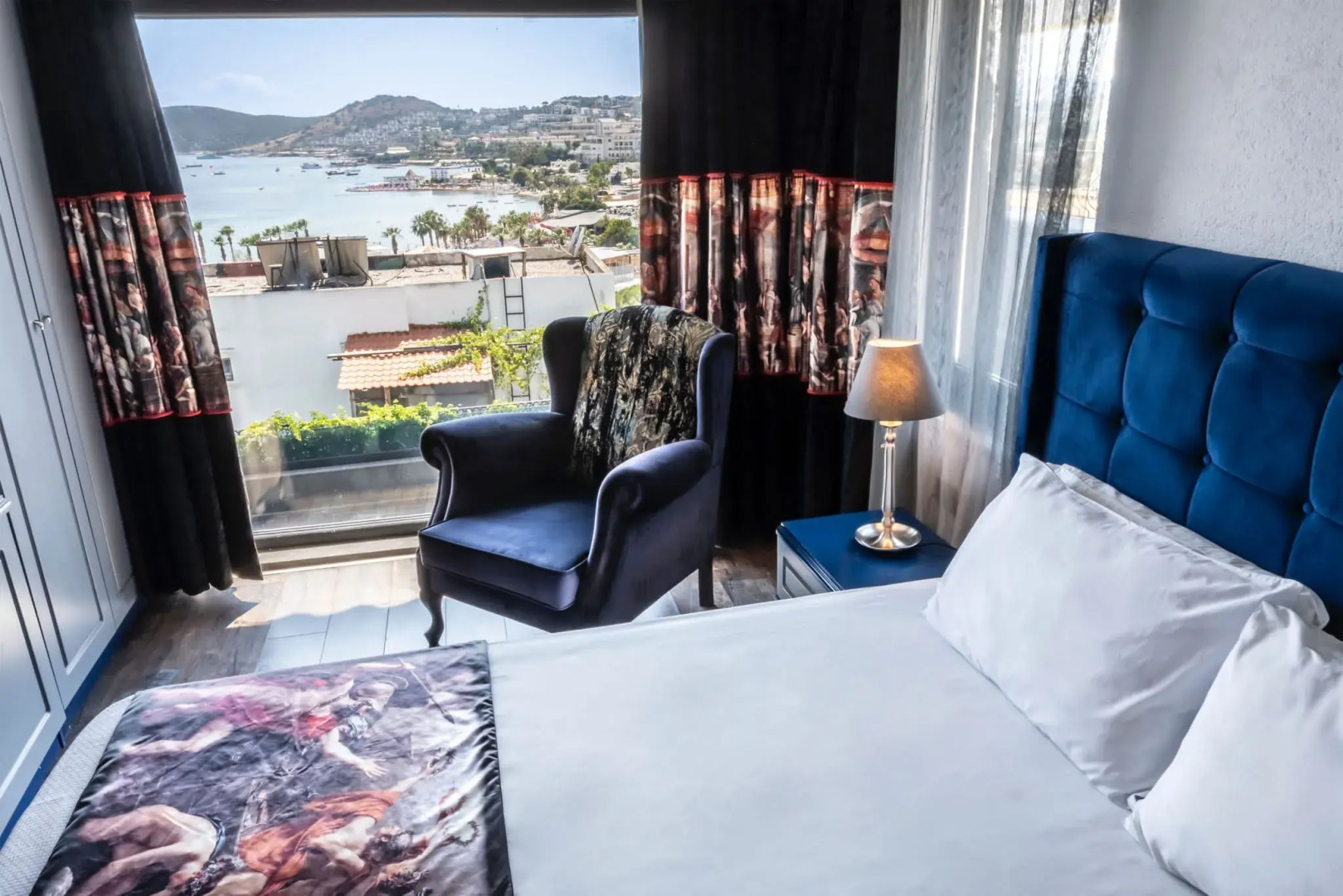 Отель Art & Interiors