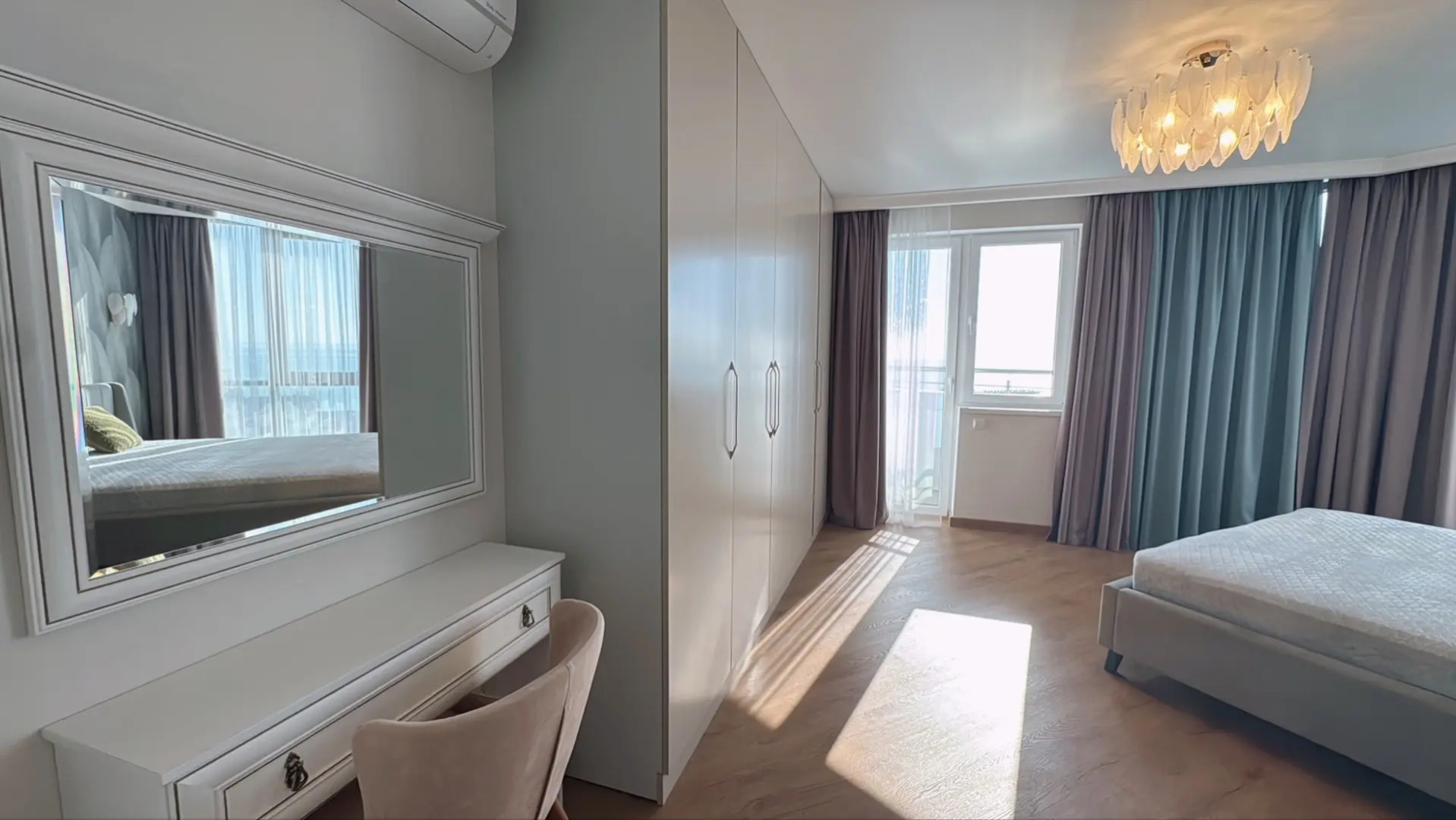 Апартаменты двухкомнатные MorskayaSimfonya-2 люкс с панорамой на море бассейном