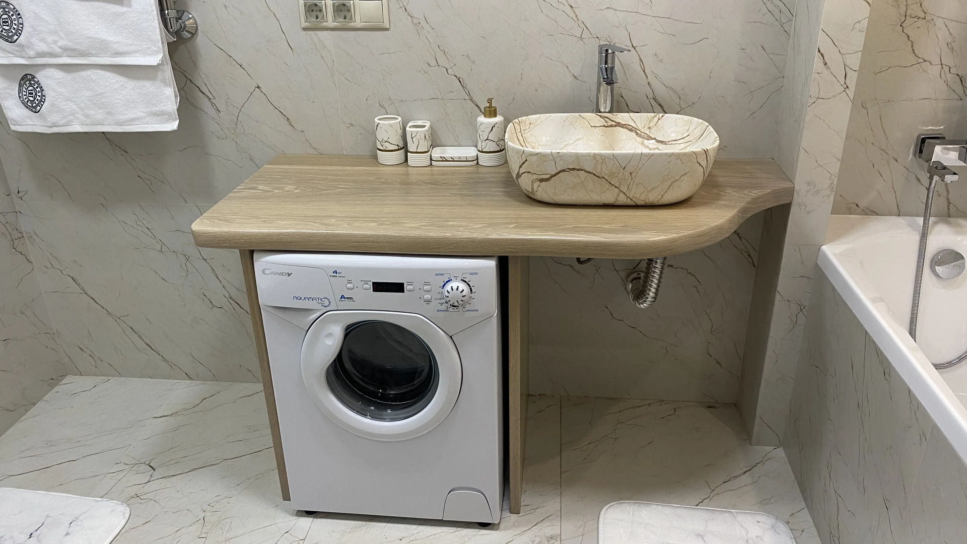 Апартаменты двухкомнатные ВИП 5 Дворик Друзей