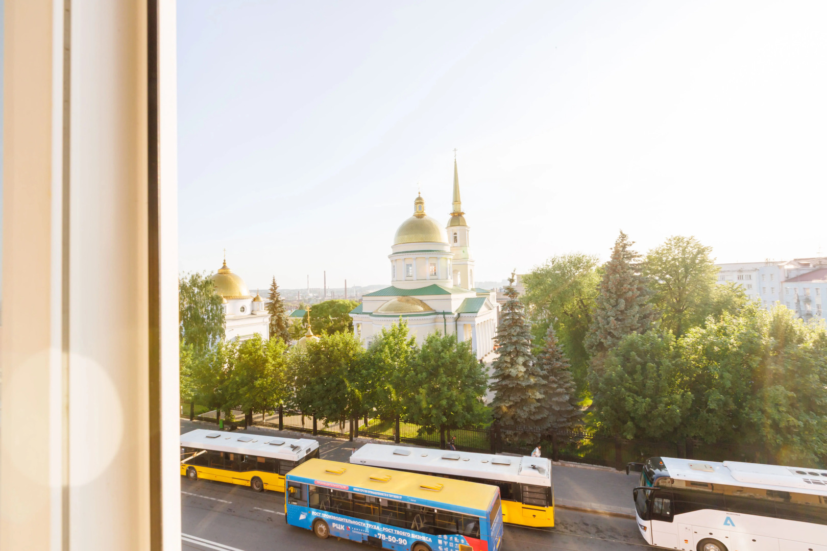 Квартира с видом на собор Александра Невского