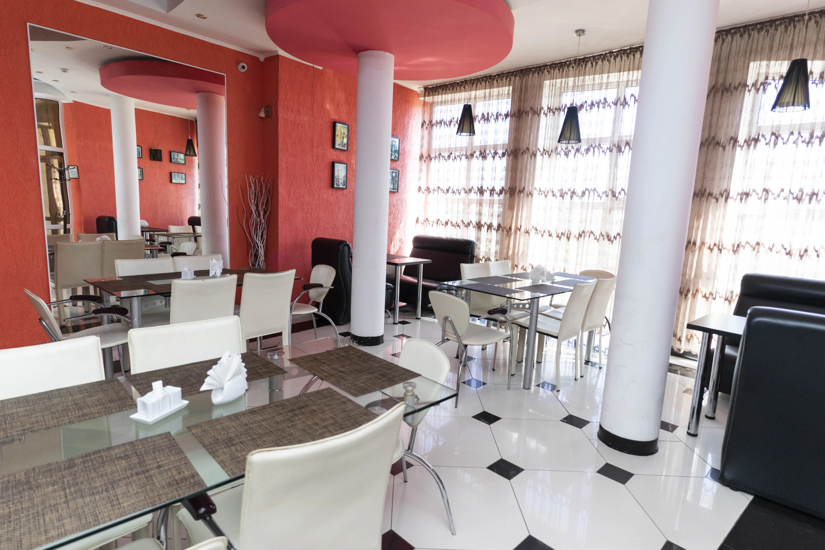 Отель Корона