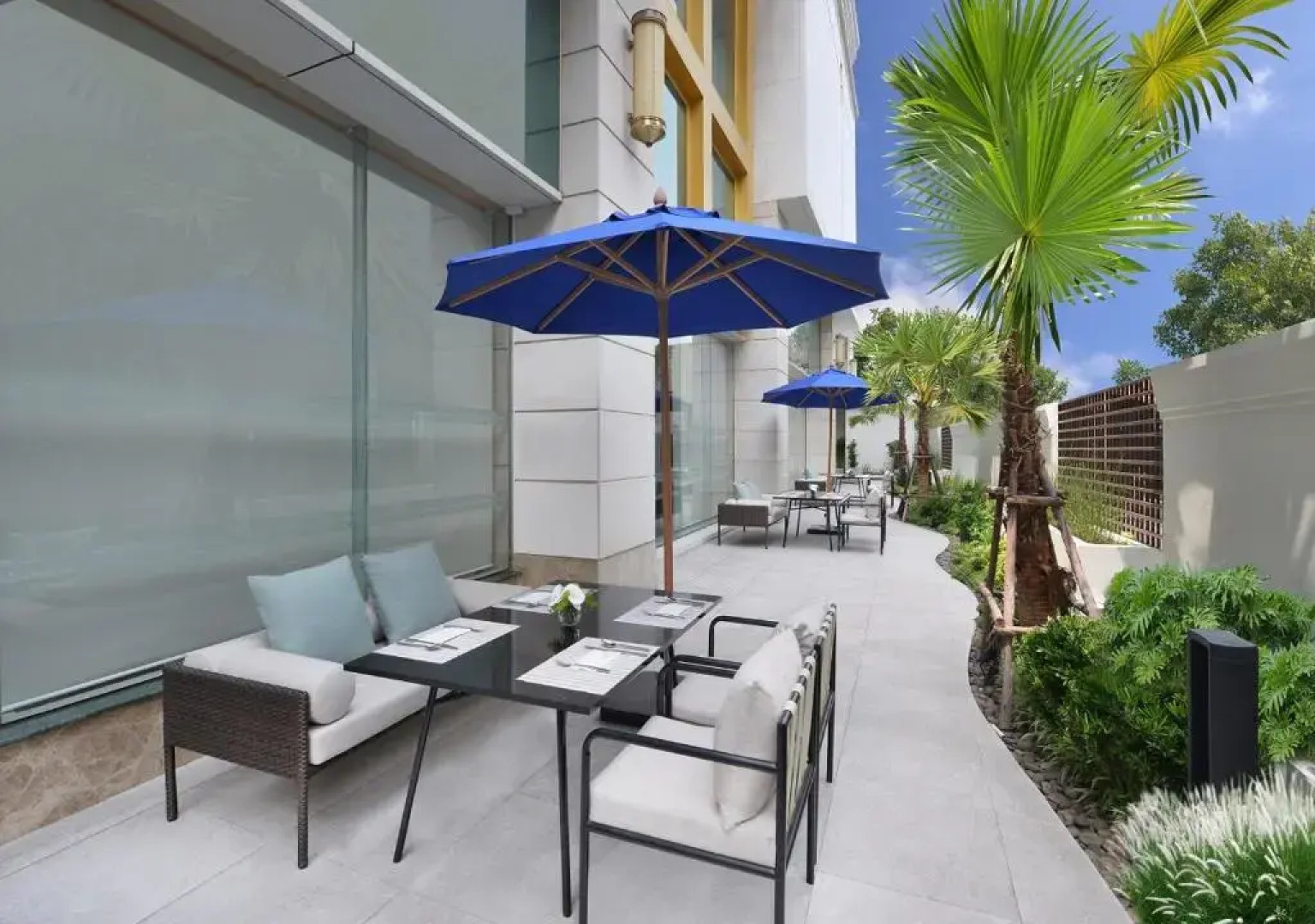 Отель Centre Point Hotel Sukhumvit 10