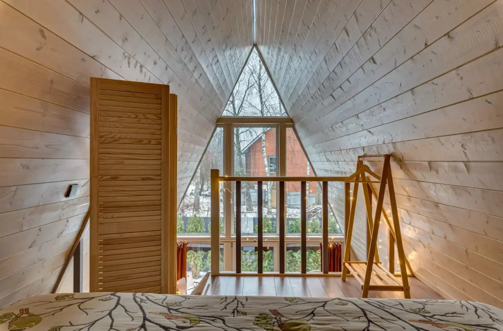 Частный дом Увеличенный А-фрейм Сад с баней и чаном