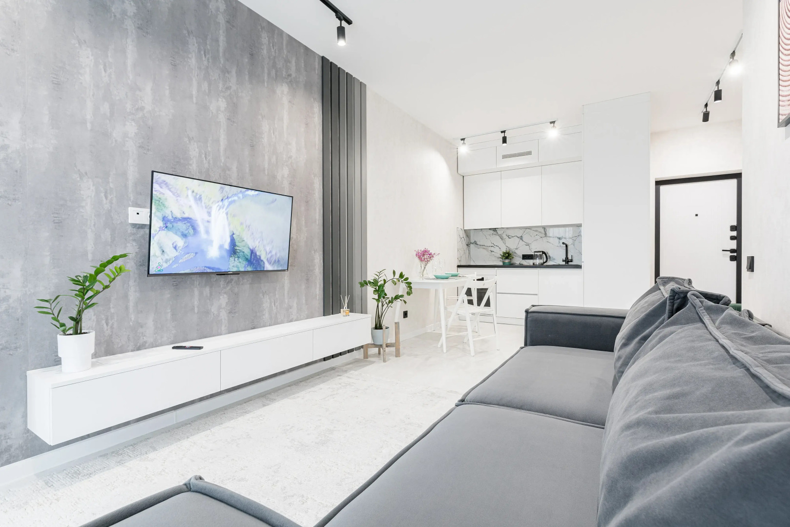 Апартаменты Дизайнерские на 24 Этаже с Панорамными Окнами