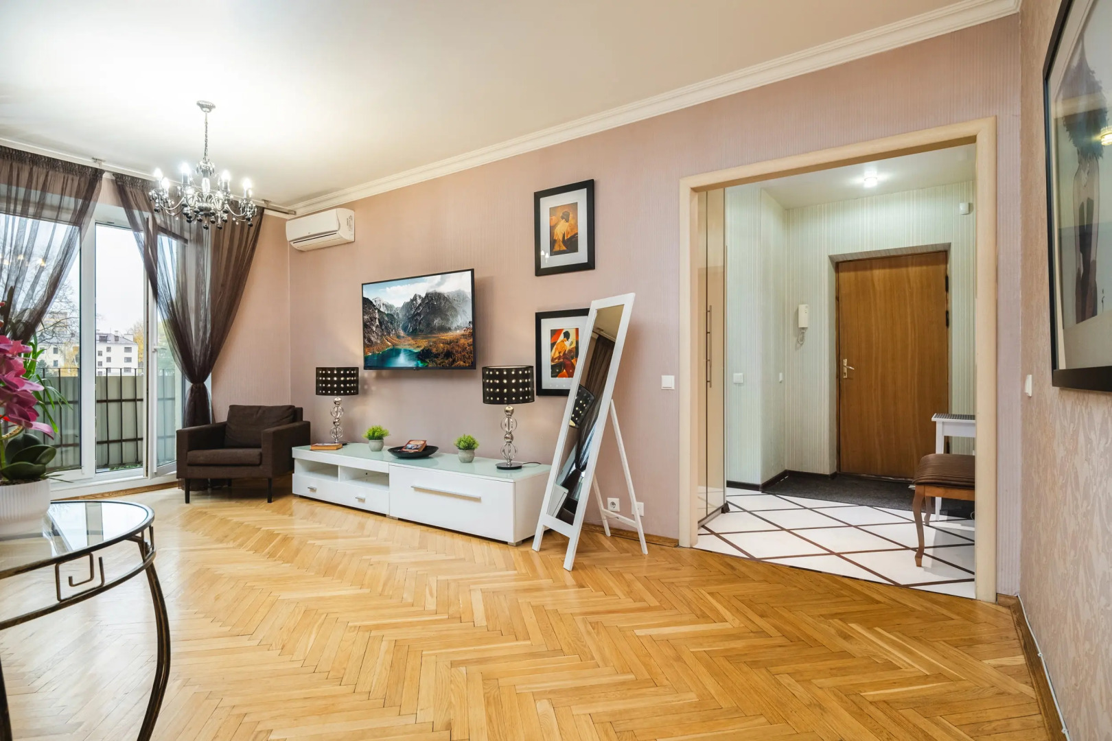 Апартаменты в Центре Минска с Видом на Реку Свислочь