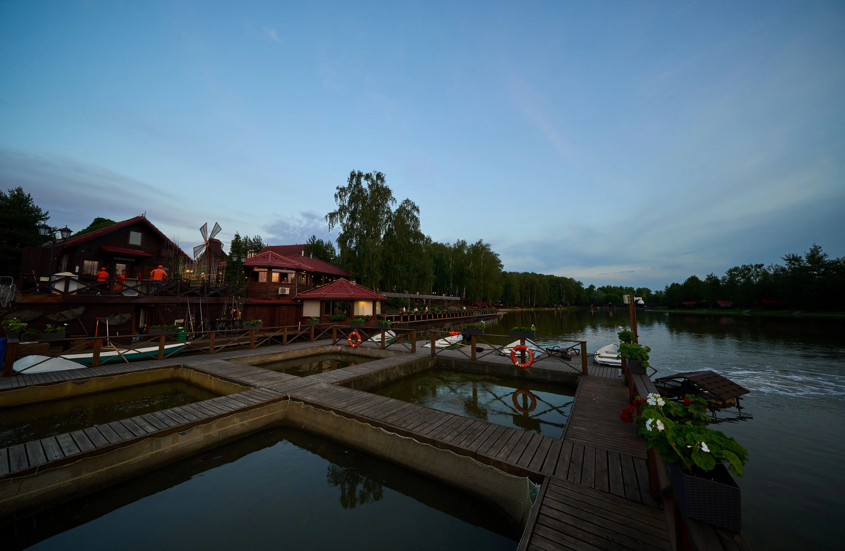 Отель Fish Point Family Resort (Золотой сазан)