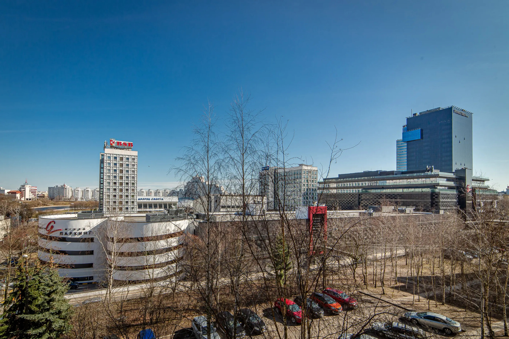 Трехкомнатные апартаменты GALLERY Minsk на Мельникайте с балконом