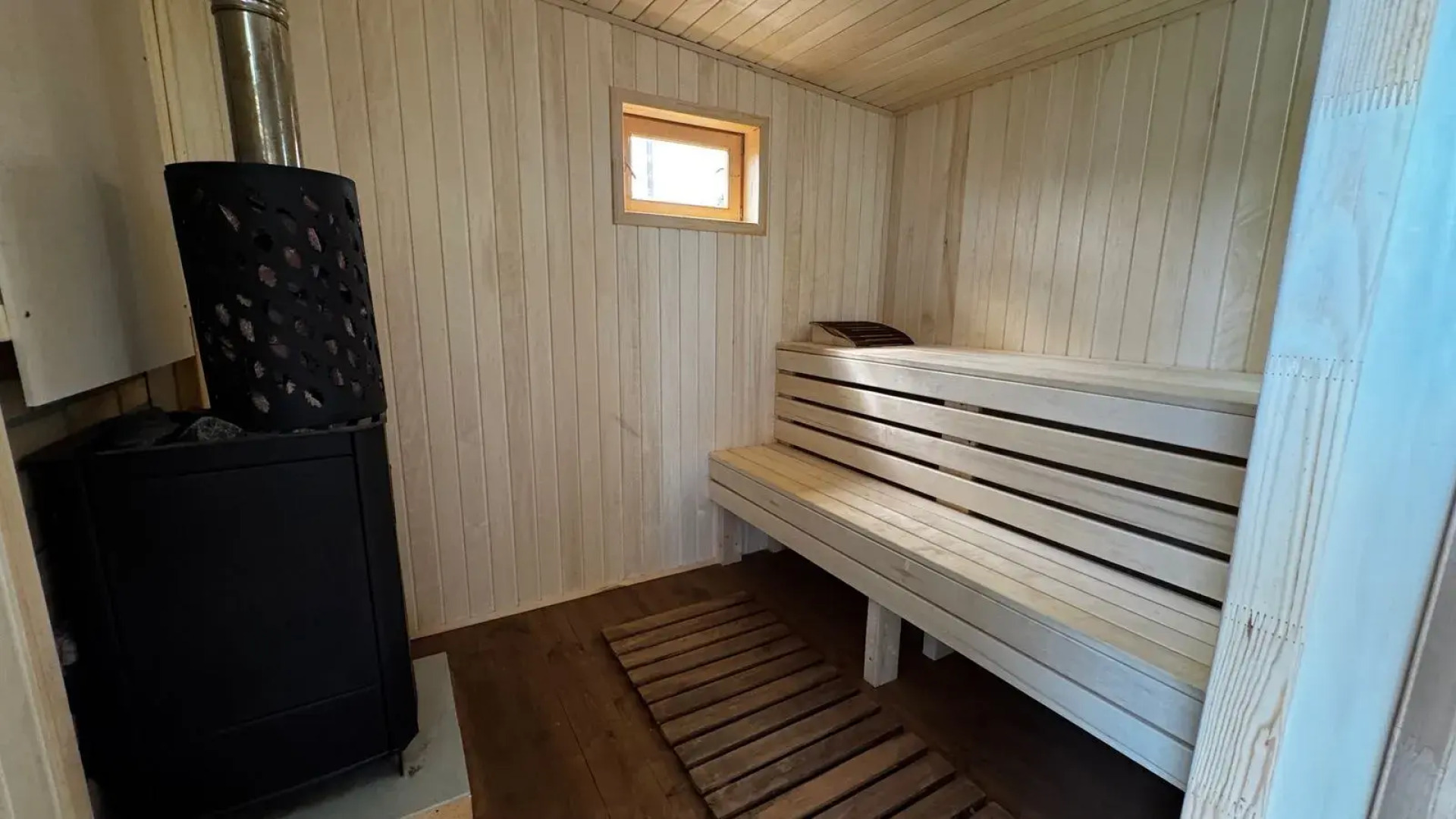 Частный Дом с Террасой и Видом на Лес