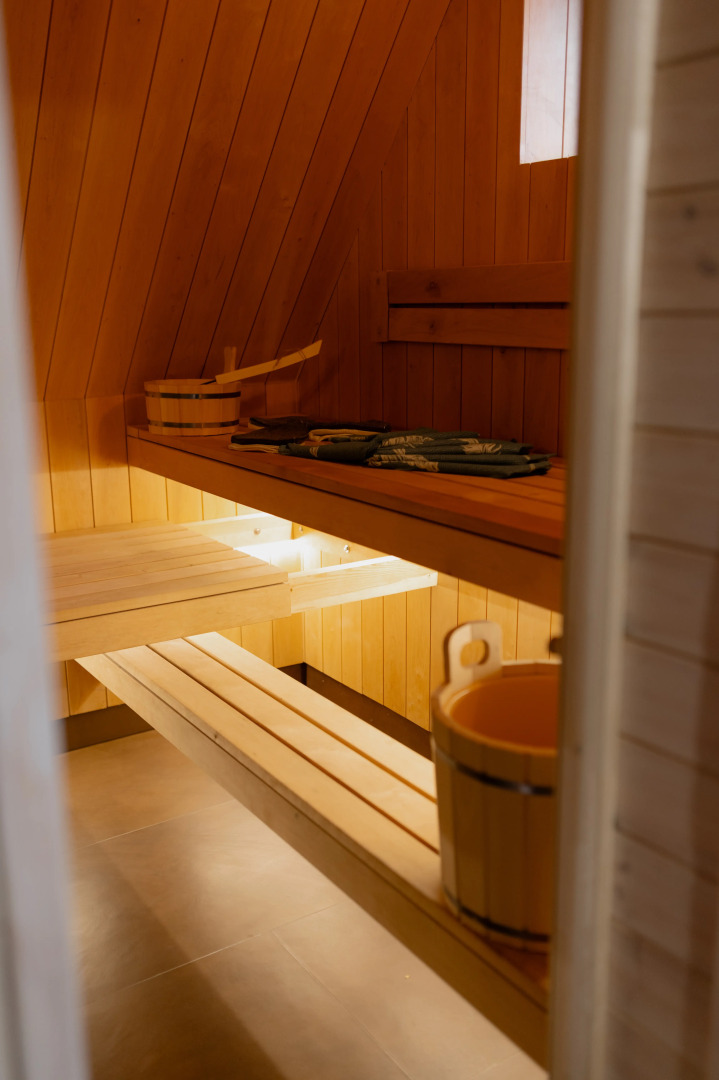 Частный дом с сауной и купелью на опушке леса