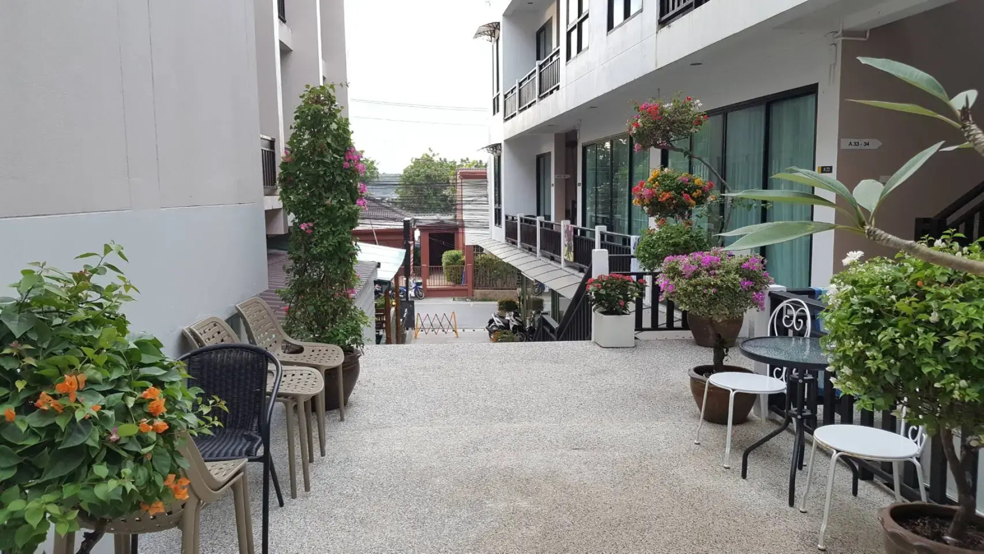 Отель Kata Beachwalk