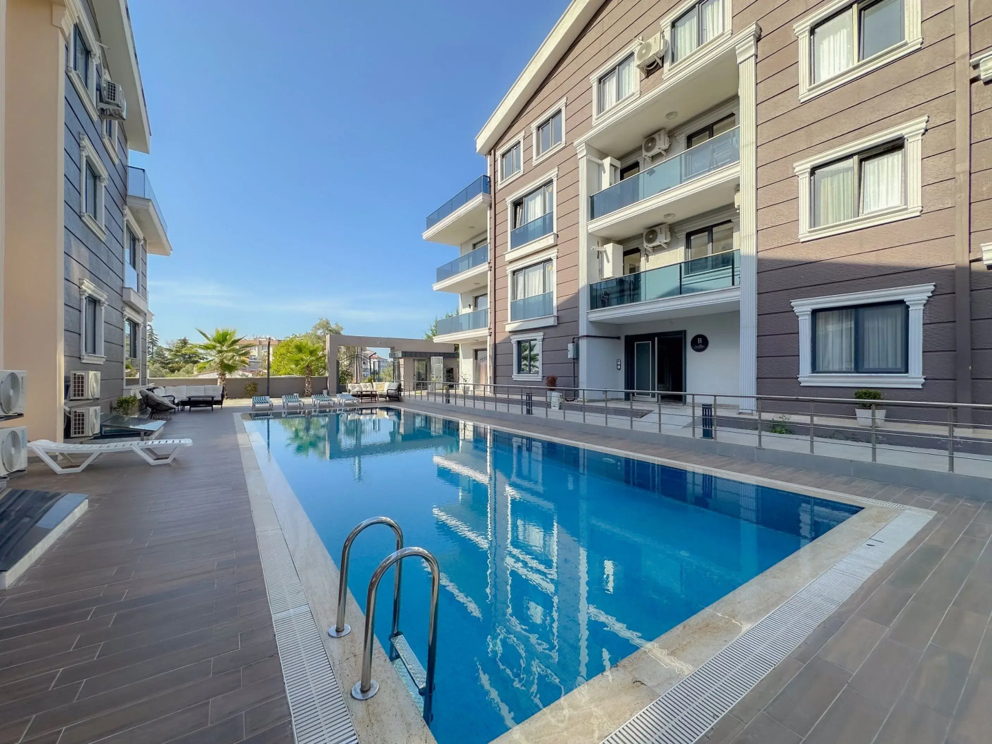 Апарт-отель Flower City Suits