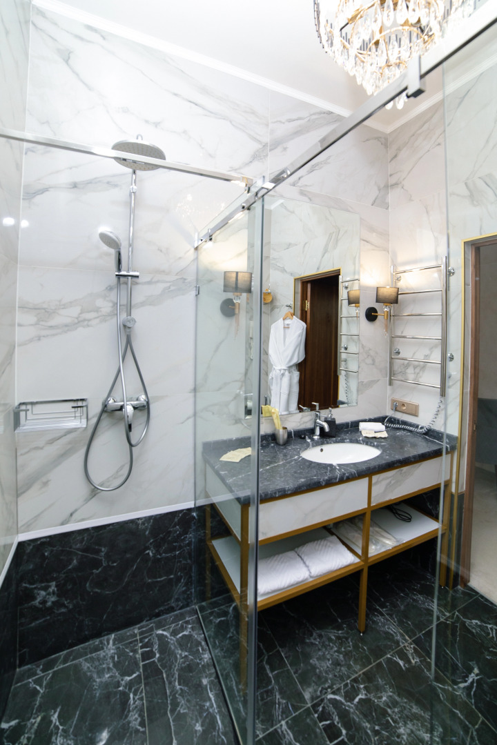 Отель Довгий