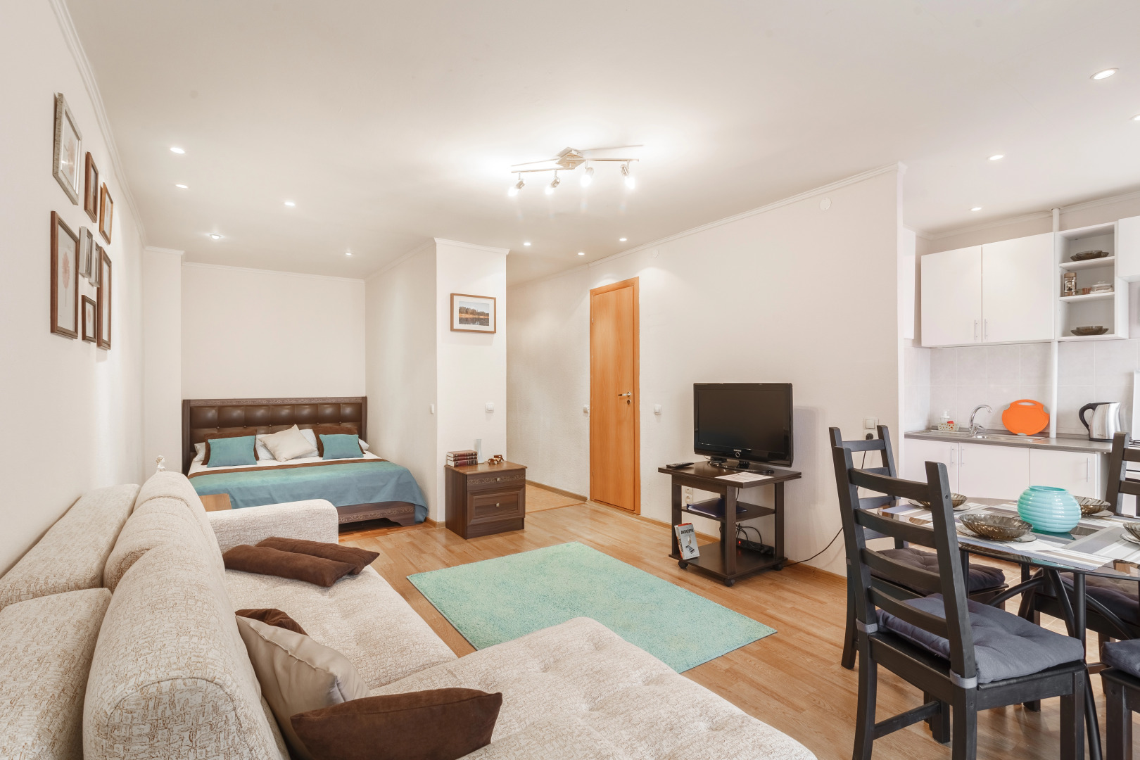 Апартаменты на Большой Покровской 73 в самом центре. Сова-Дом