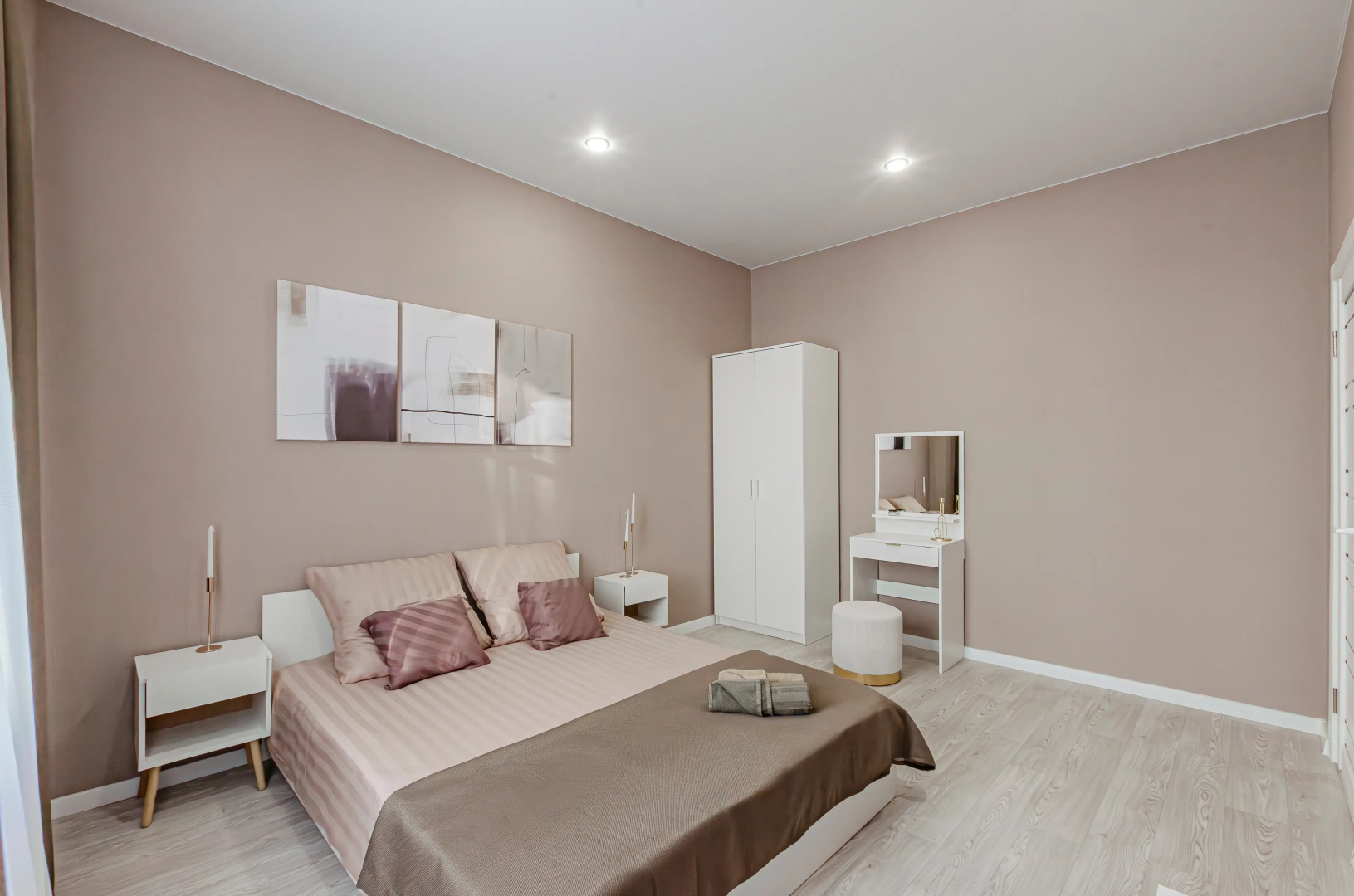 Апартаменты 3-х комнатные с французским балконом