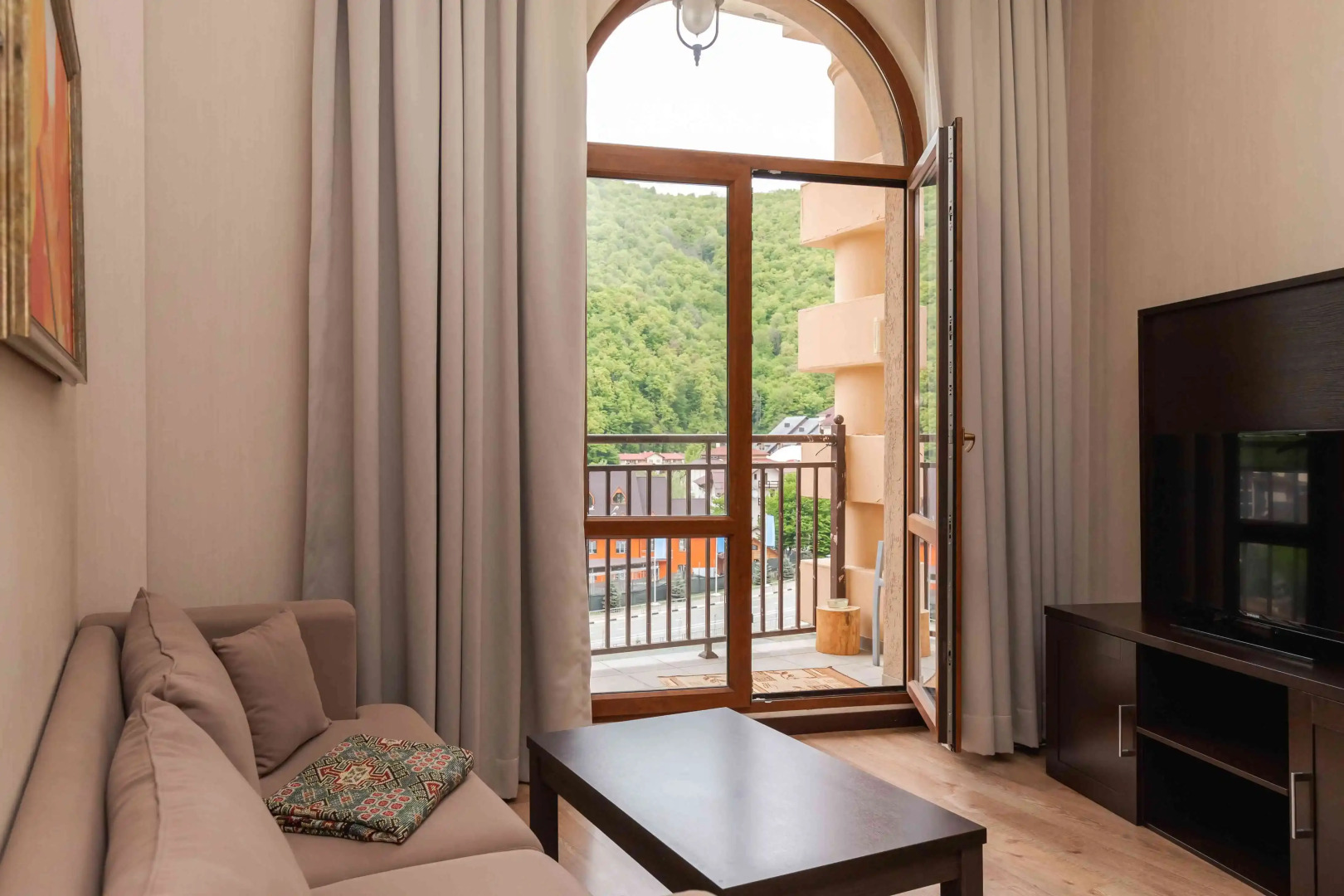 Апартаменты Море Апартаментов на набережной Времена Года