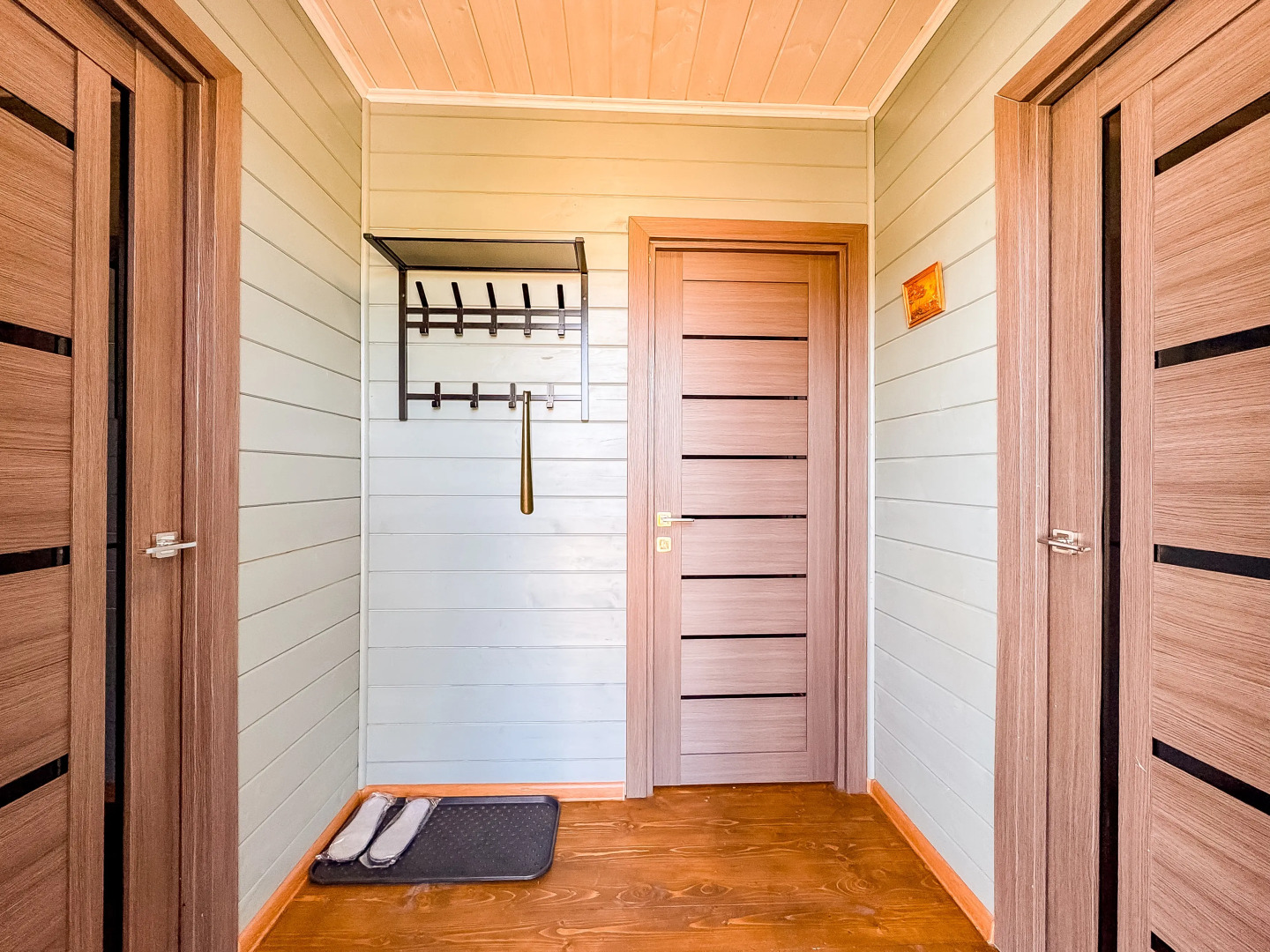 Частный дом Небольшой дом у озера