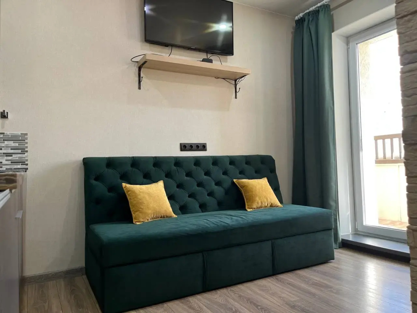 Квартира Яркая Студия на Улице Университетская Набережная 62