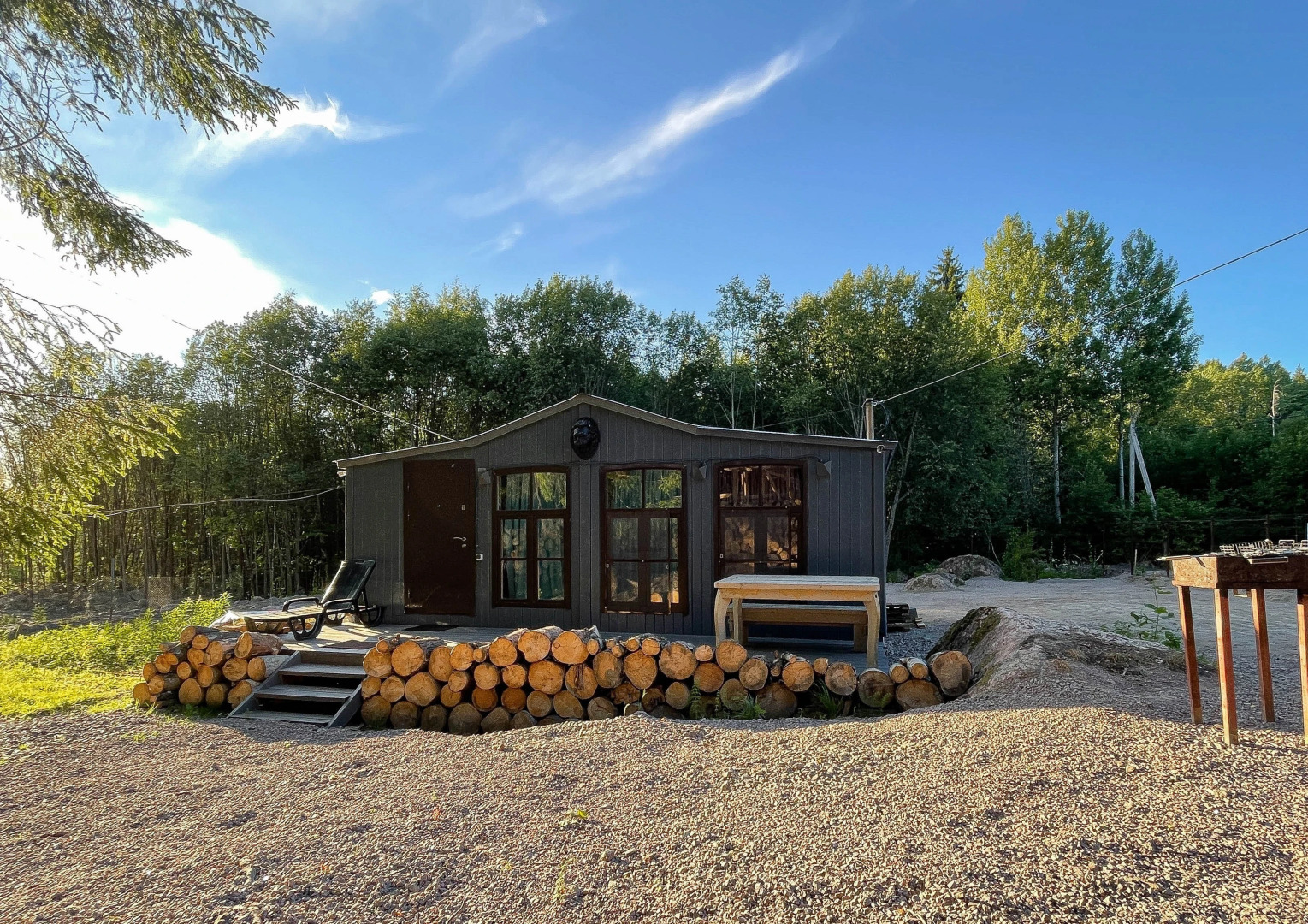 Domik V Lesu  Guest House